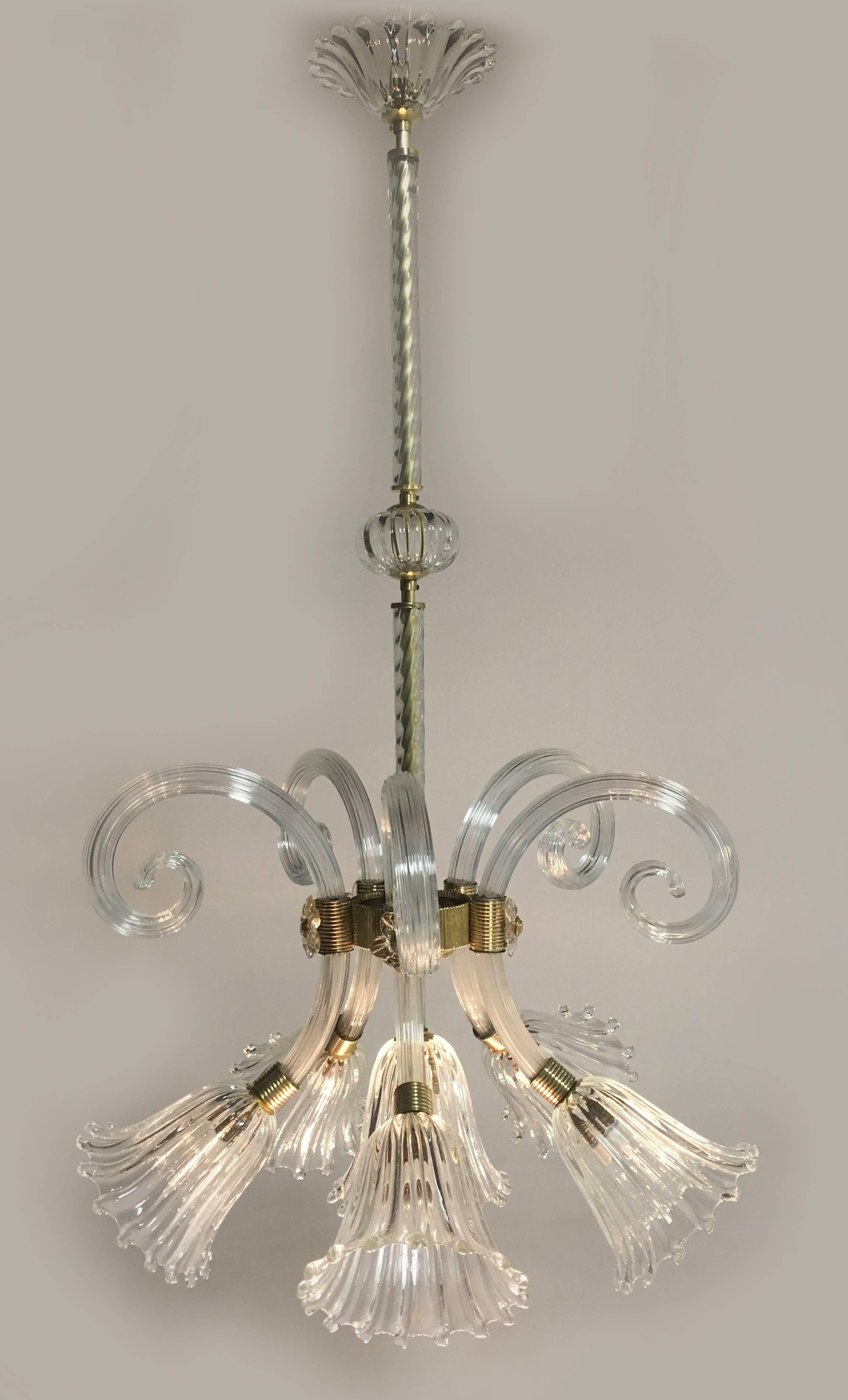 Amazing and original hand blown Murano chandelier by Ercole Barovier, circa 1940. From Private collection Von Plant Baron.