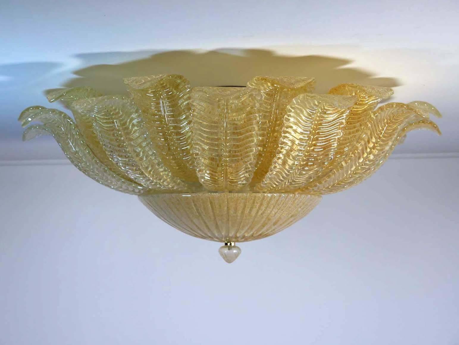 Fantastic and fabulous Barovier & Toso style Murano Italy art glass ceiling light. The rare lamp is made of 24 mouth-blown hand-formed leaf-form golden powder glass panels plus a huge glass as a bottom. This beauty has the look of a precious big