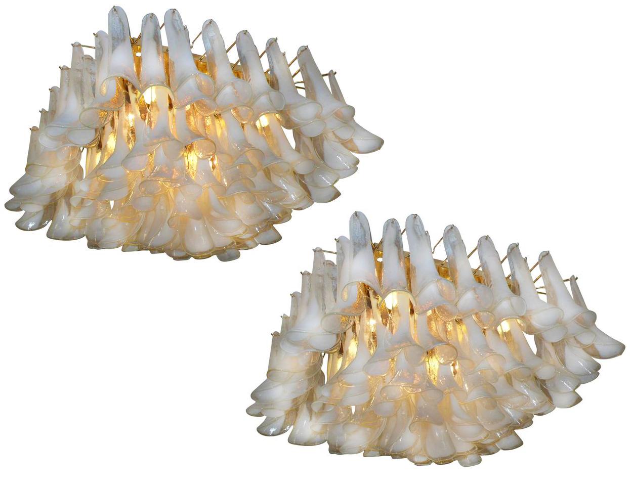 Spectacular pair of chandeliers in Murano glass.
126 petals blown glass.
Measures: 95 cm x 95 cm.
Height 50 cm.
 