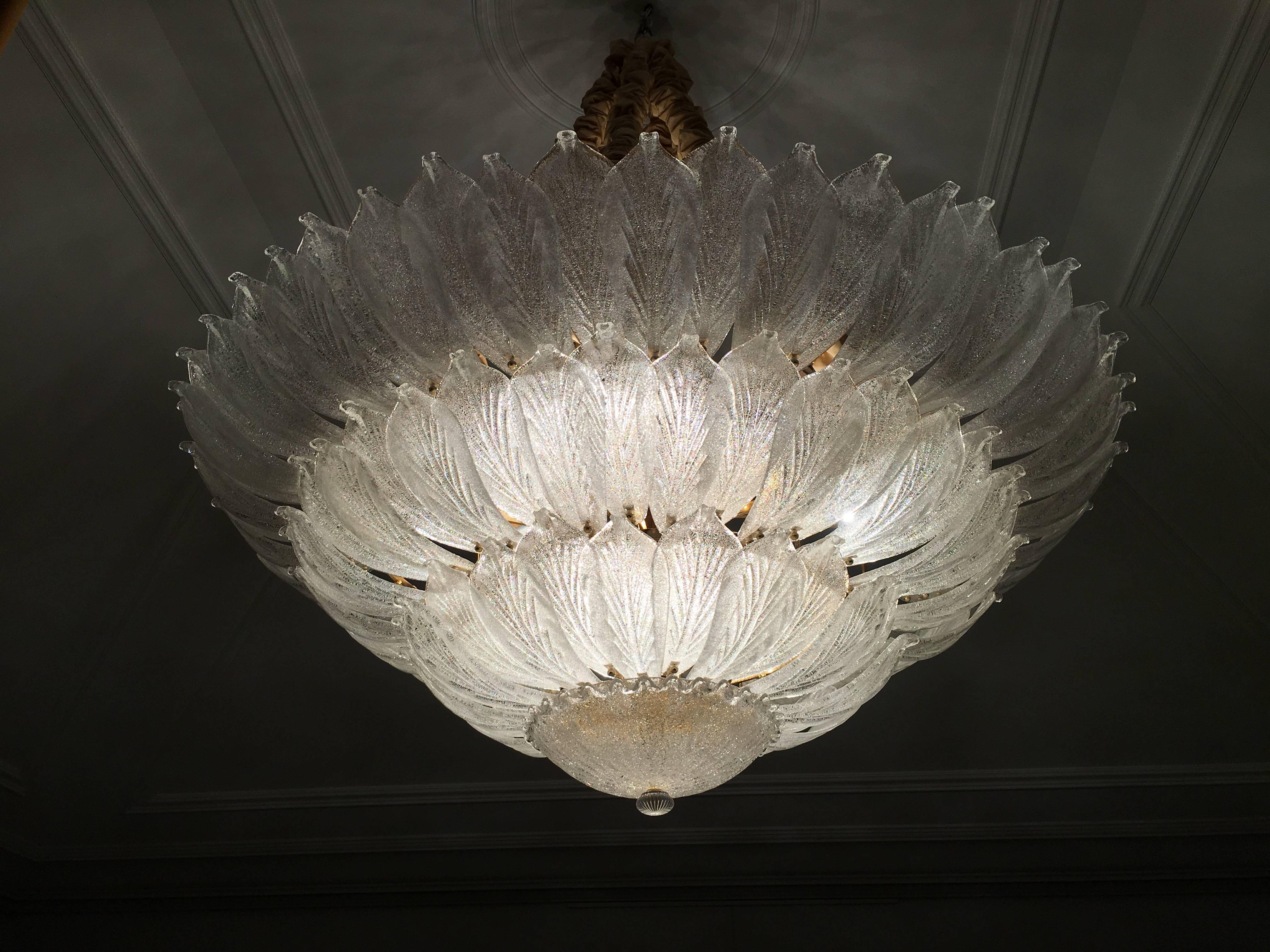 Spectaculaire paire de plafonniers vénitiens de Murano en vente 4