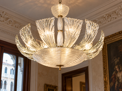 Luxurious and Refined Venetian Murano Glass Chandelier. Murano, 1940s