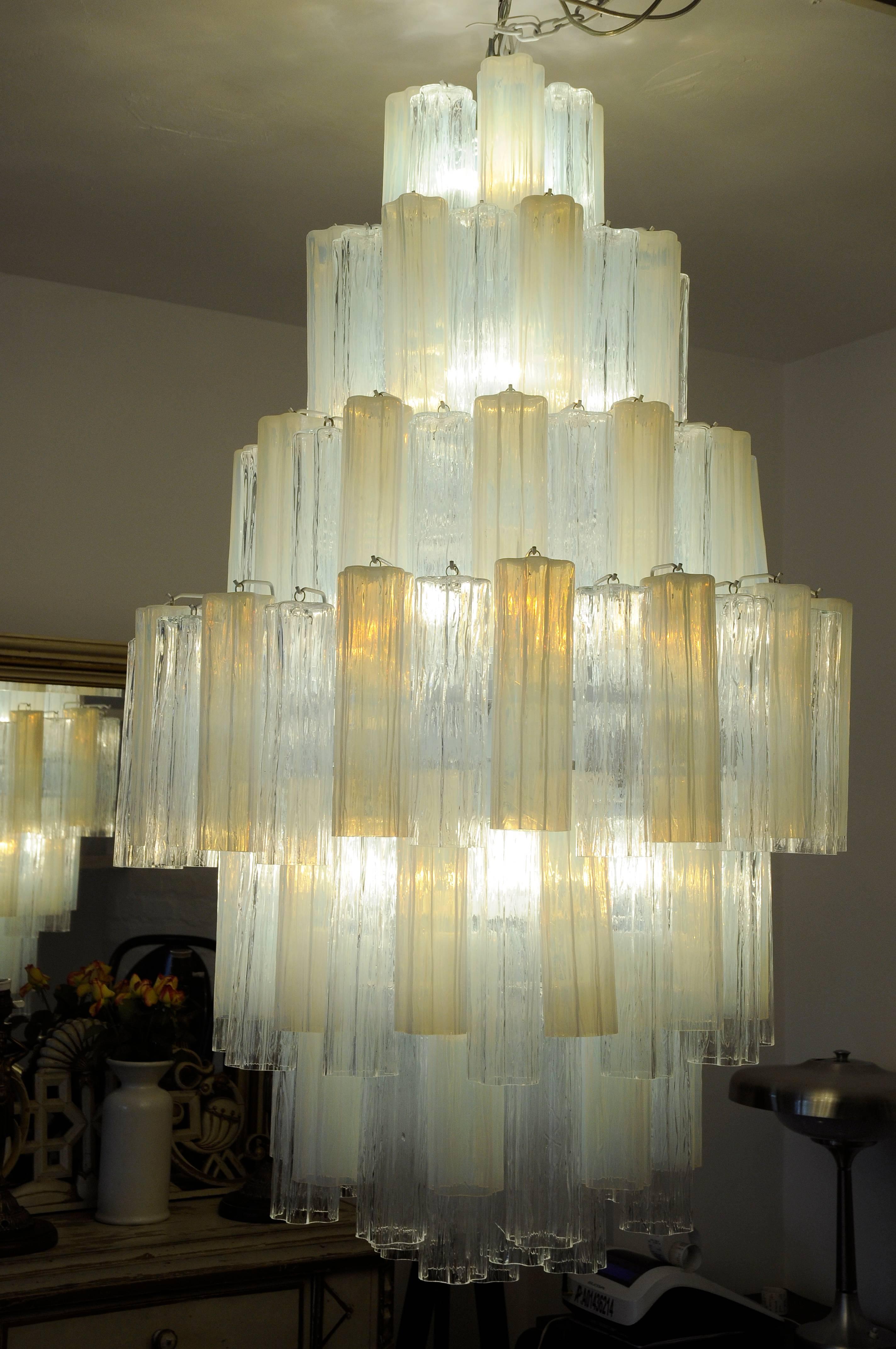 Italian Chandelier by Toni Zuccheri for Venini, 1960s In Excellent Condition In Budapest, HU