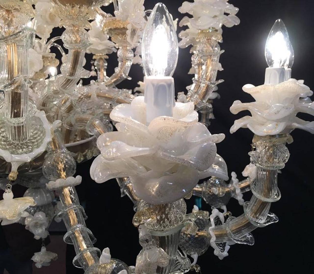 Sumptuous Murano Chandelier Glass Gold Inclusions, 1980s In Excellent Condition For Sale In Budapest, HU