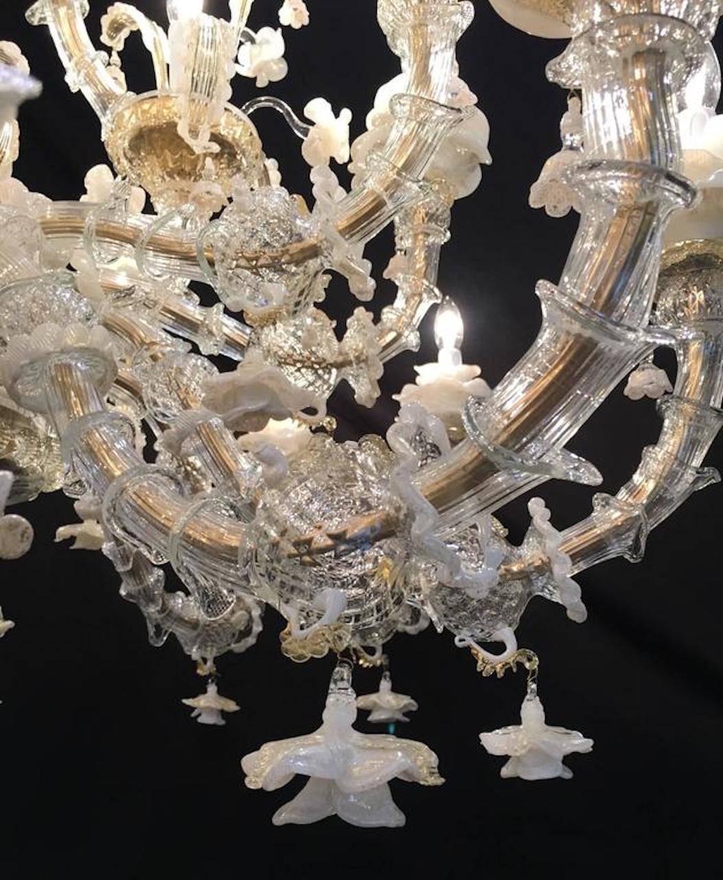 Sumptuous Murano Chandelier Glass Gold Inclusions, 1980s For Sale 1