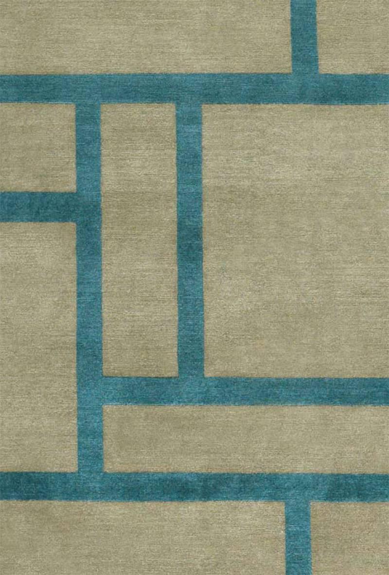Loom rug is hand-knotted in Nepal in wool and silk (50-50%).
Quality: 100 knots by square inch.
Base color green brown, pattern turquoise.
Low pile, raised pattern.