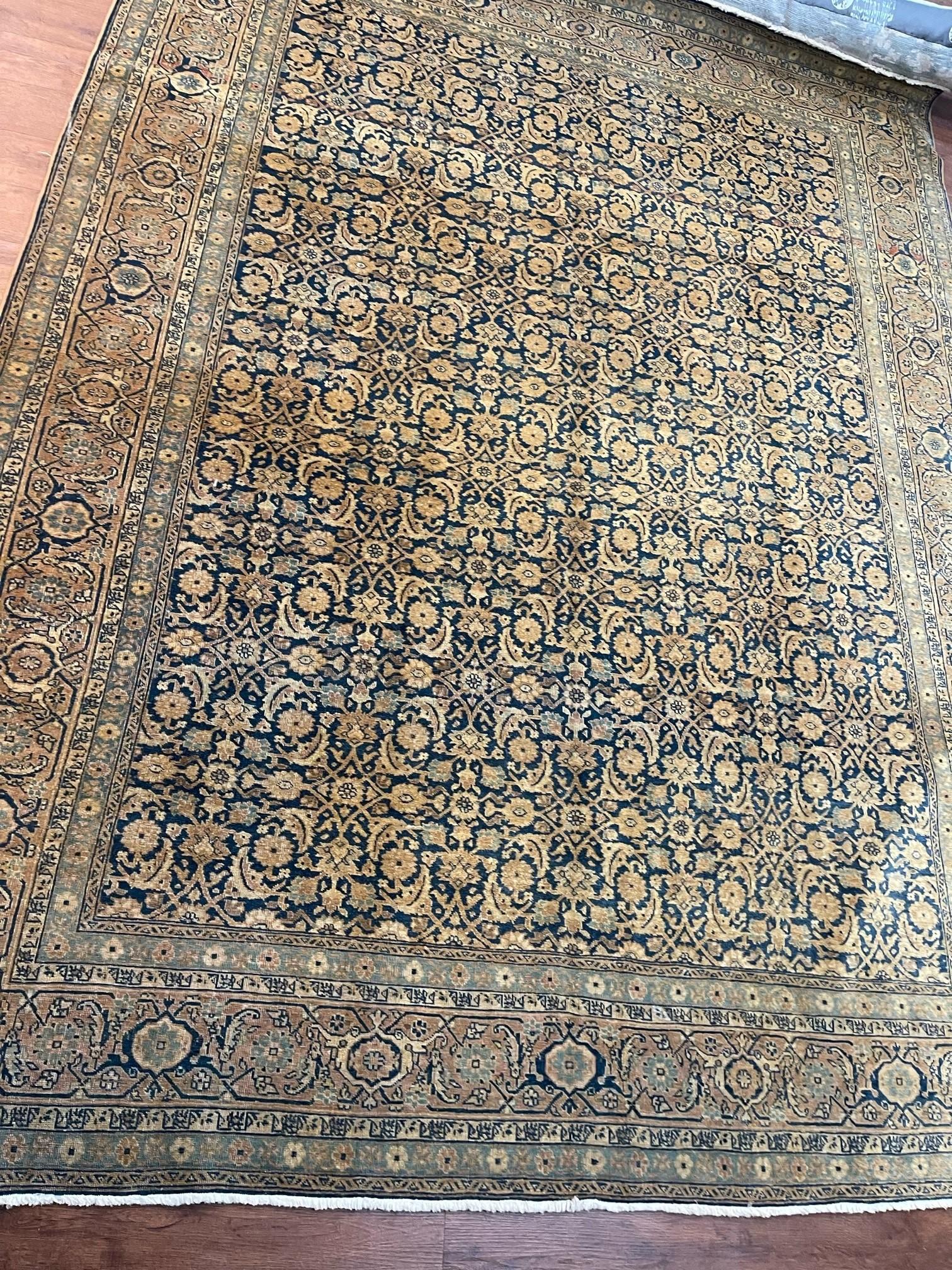 Antique Persian Fine Traditional Handwoven Luxury Wool Navy / Rust Rug In Good Condition For Sale In Secaucus, NJ