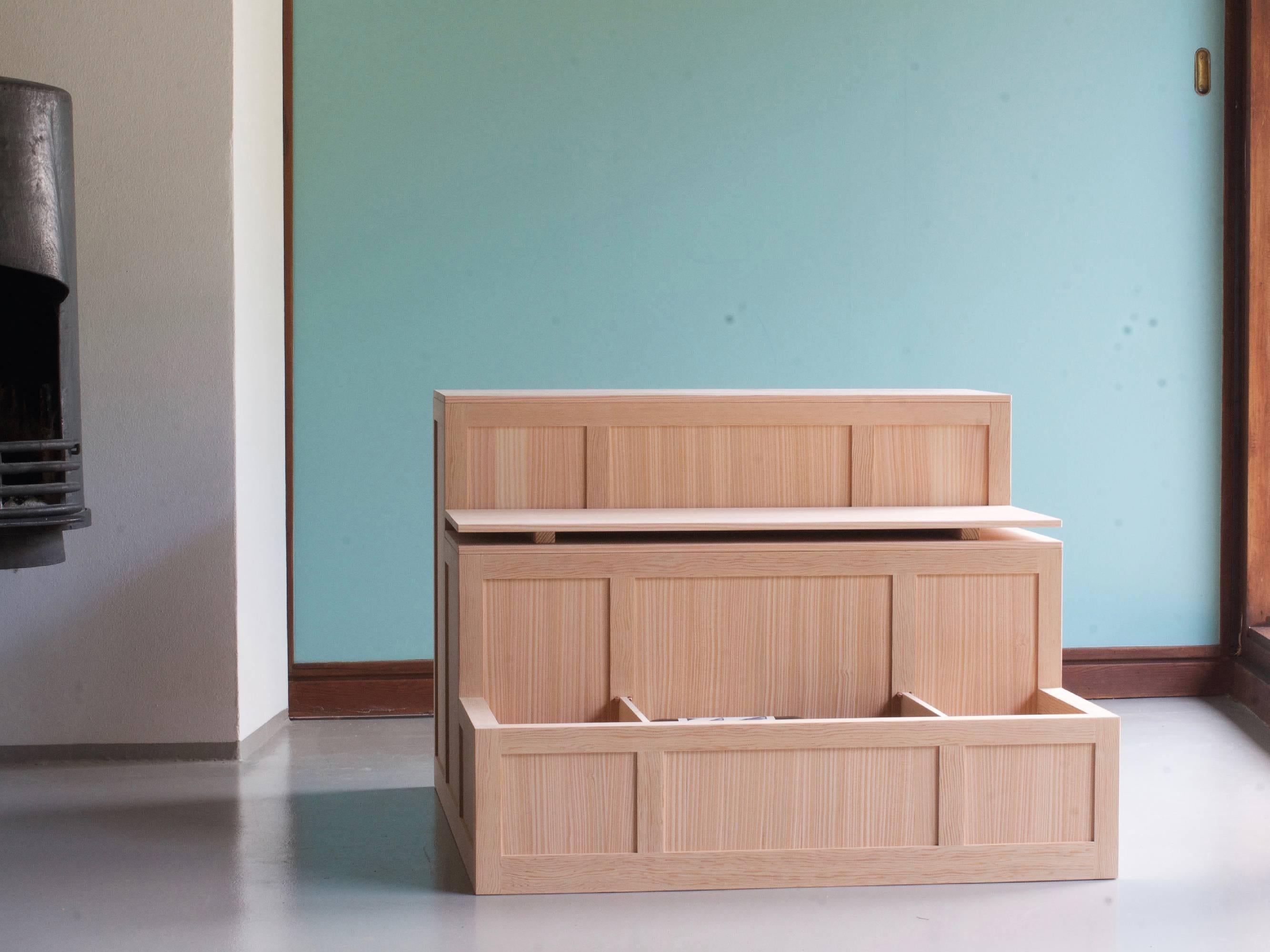 Scandinave moderne Siège et meuble de rangement dans un couloir en pin scandinave de trois types en vente