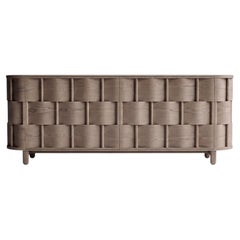 Credenza bifacciale Weave, di Ringvide. Wood Wood, affumicato