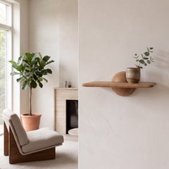 Klot30, de estilo escandinavo contemporáneo en roble natural: mesita de noche y estantería