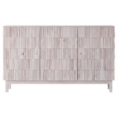 Spåna 140 in legno di pino grigio, scandole, pietra calcarea, piano in legno, credenza scandinava