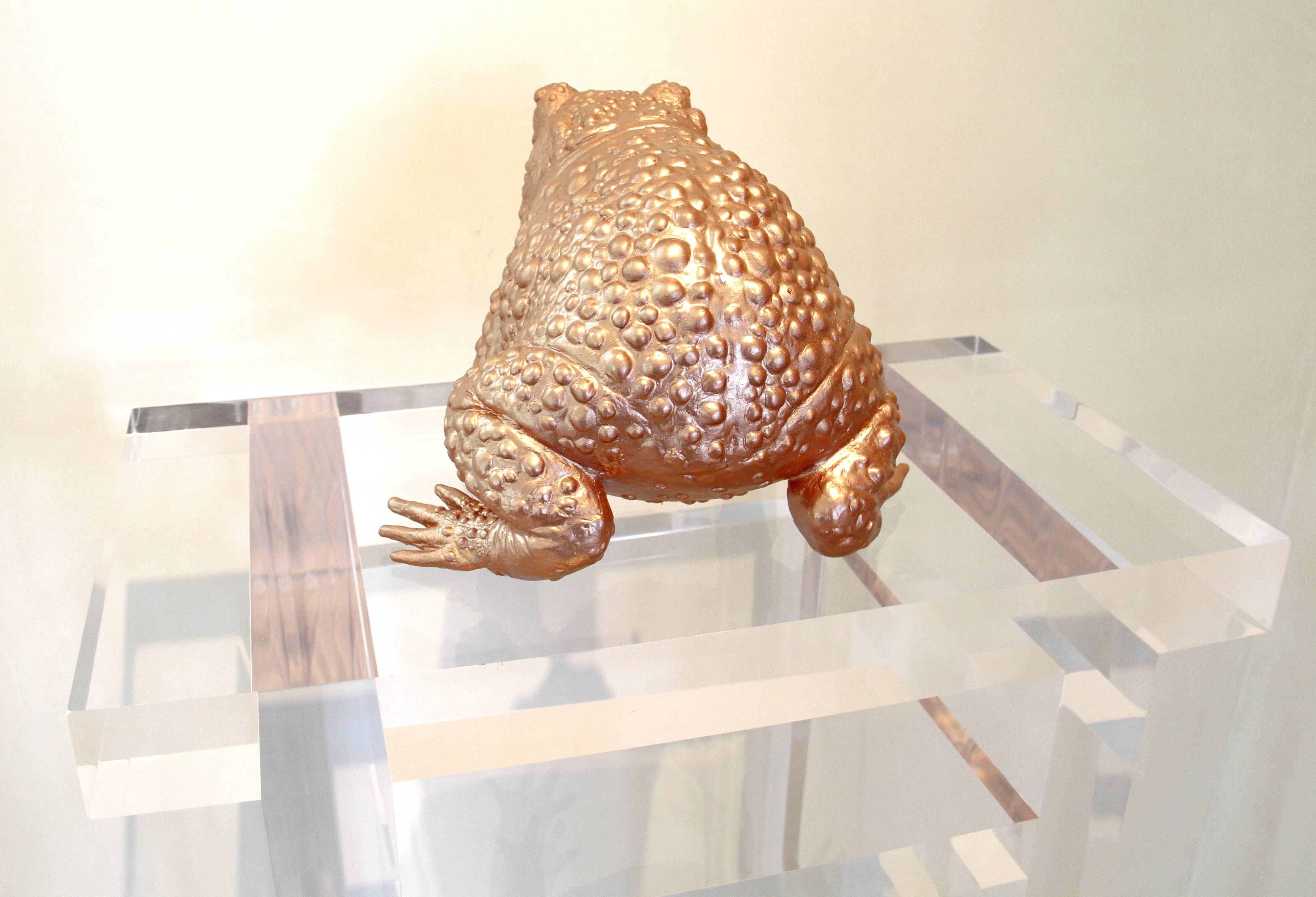 The perfect item or gift for decorating a surface in a home or office. This money frog is hand gilded with copper. We also make this frog gilded with 24-karat gold, the last photo, for your reference. It is also gilded in platinum if the design