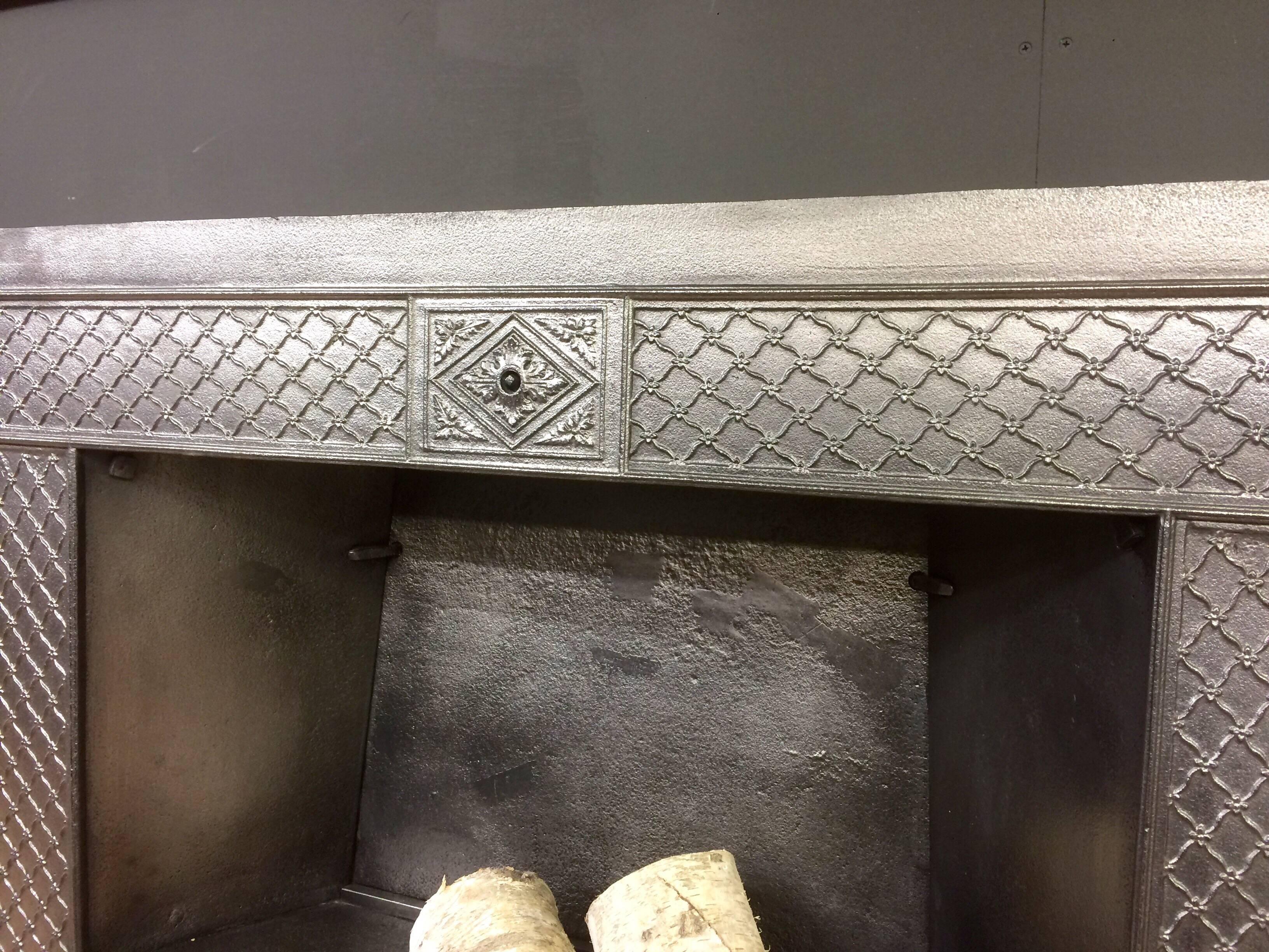 Rejilla de hierro fundido georgiano antiguo para chimenea Inglés en venta