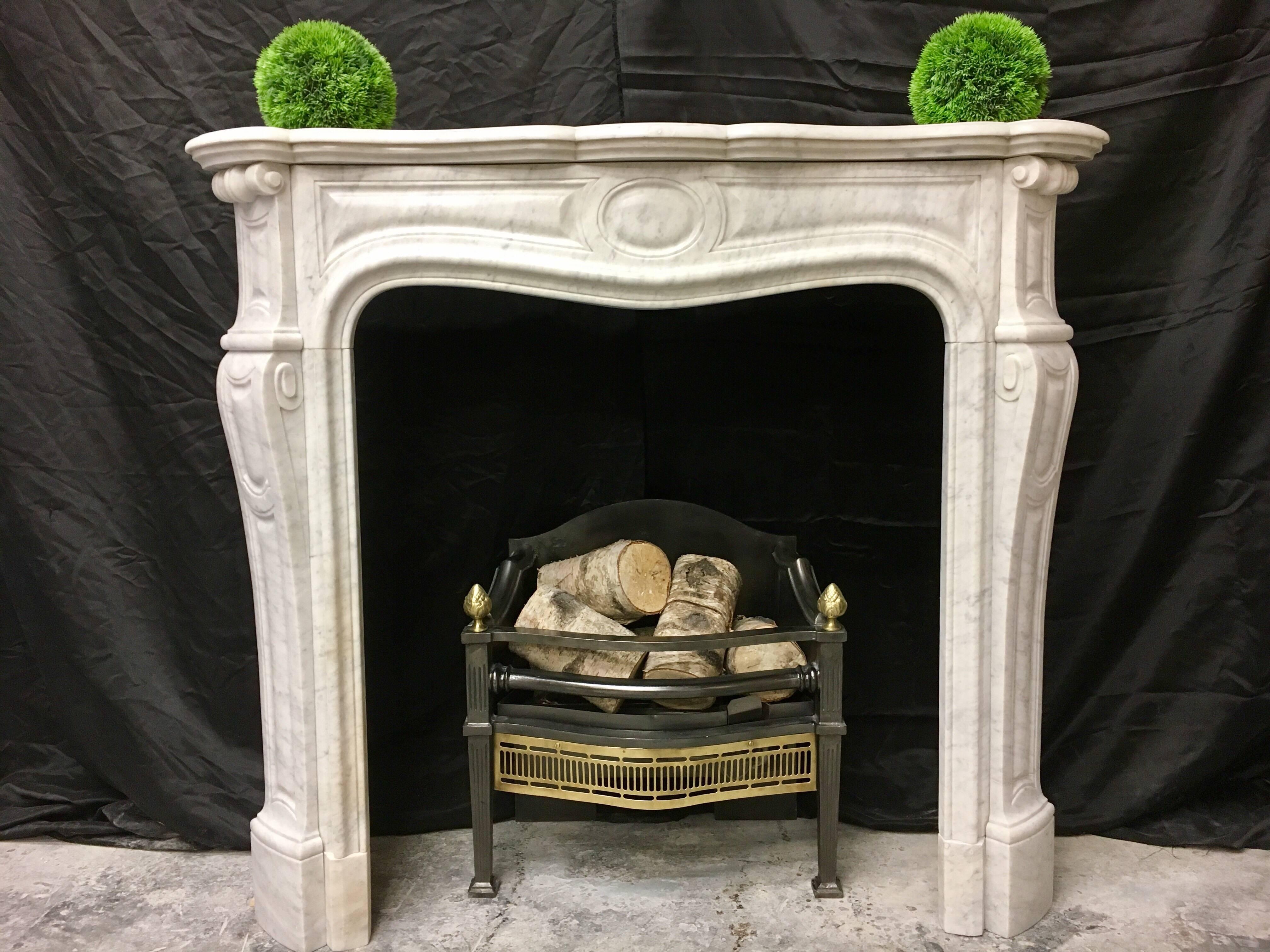 Antique French Victorian Louis XVI Style Carved Marble Fireplace Surround.  In Good Condition In Edinburgh, GB