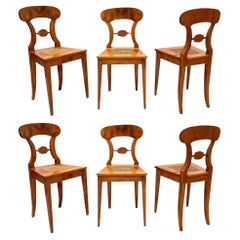 Juego de seis sillas de tablero Biedermeier, madera de cerezo y malla, Viena, circa 1830