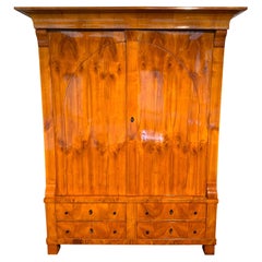 Grande armadio Biedermeier, impiallacciato in ciliegio, Renania, Germania, 1820 circa