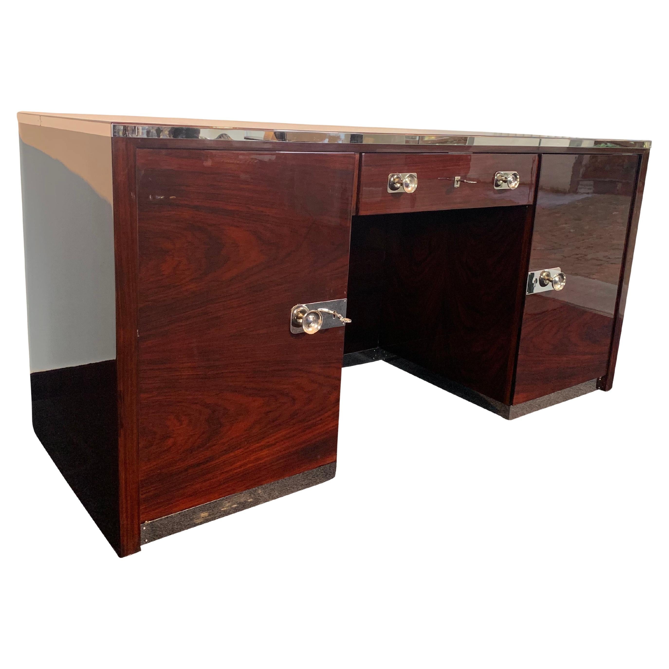 Original, fully restored Bauhaus Executive Desk, attributed to Erich Diekmann, Germany, 1923-1925 at the Bauhaus in Weimar.
Wonderful rosewood / Palisander veneer with excellent piano lacquer finish.
Inside in bright maple in satin finish and