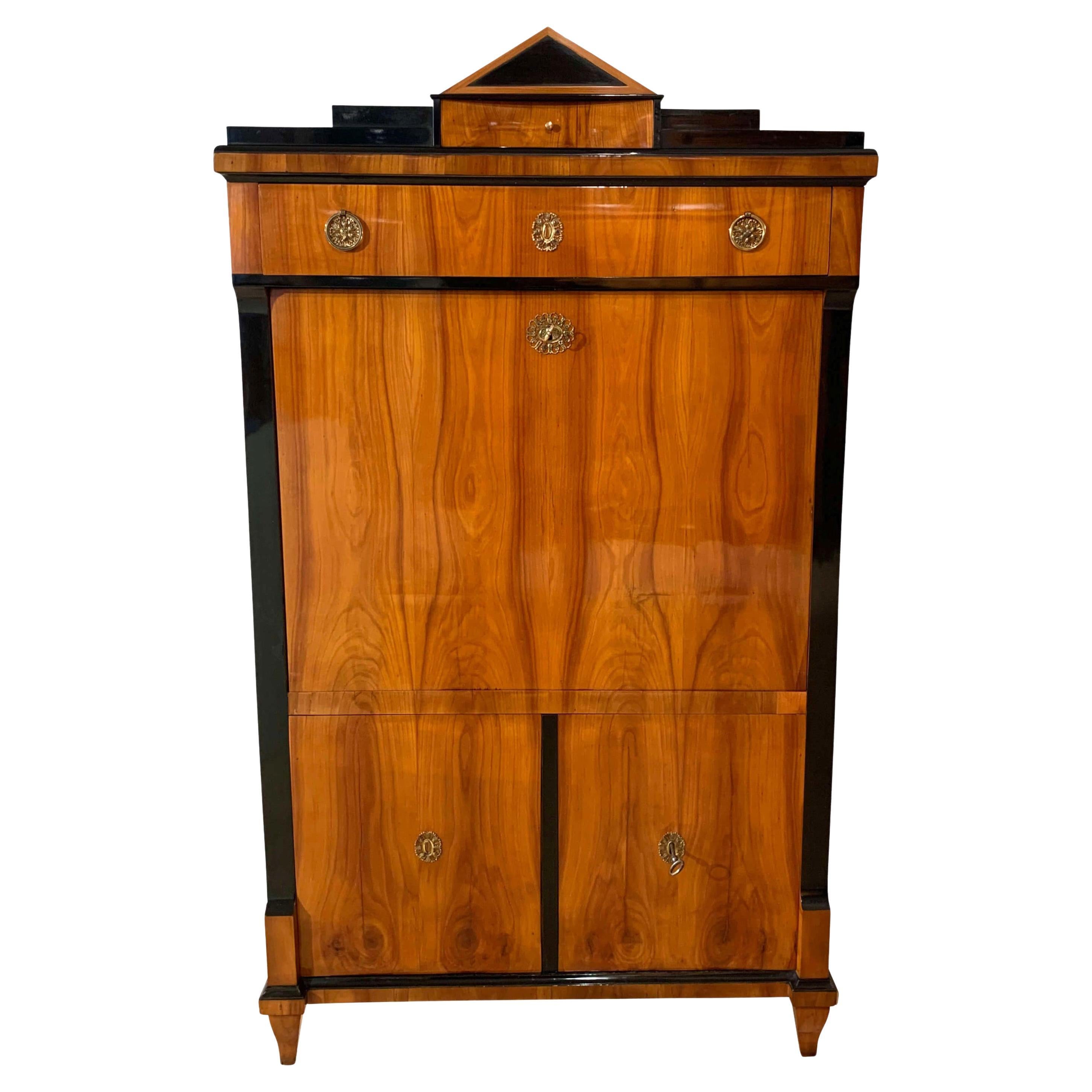 Biedermeier Sekretär, Kirschbaumfurnier, Ebonisiert, Messing, Süddeutschland um 1820