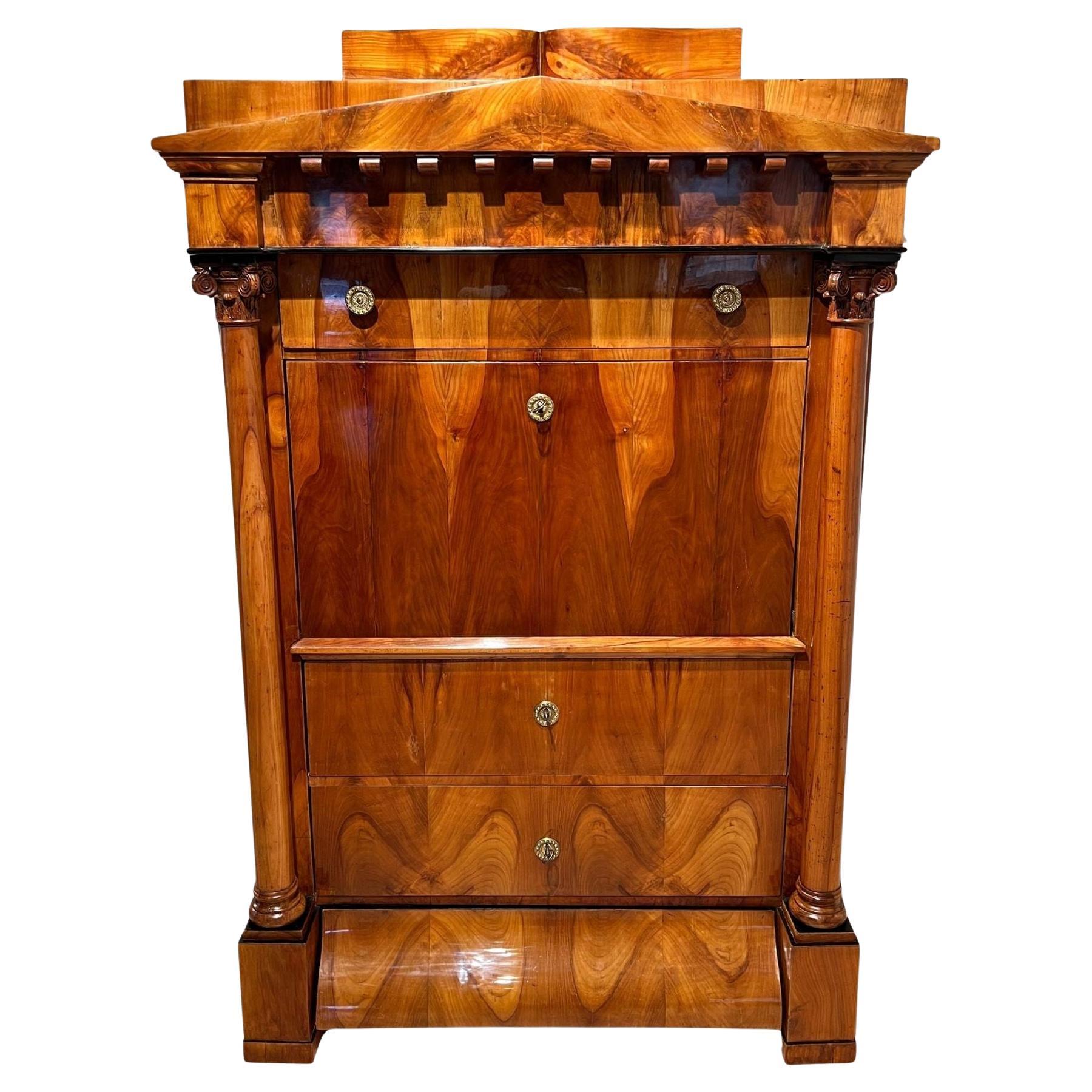 Secretaire Biedermeier, impiallacciatura di ciliegio, intarsi, ottone, Germania meridionale, 1830 circa