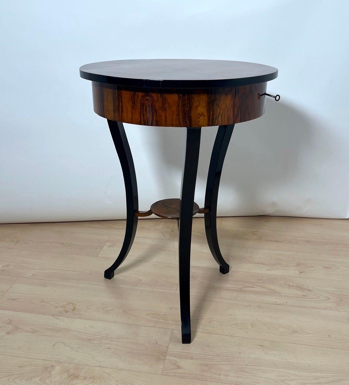 Early 19th Century Round Biedermeier Sewing Table, Walnut, Ebonized Legs, South Germany circa 1825 For Sale