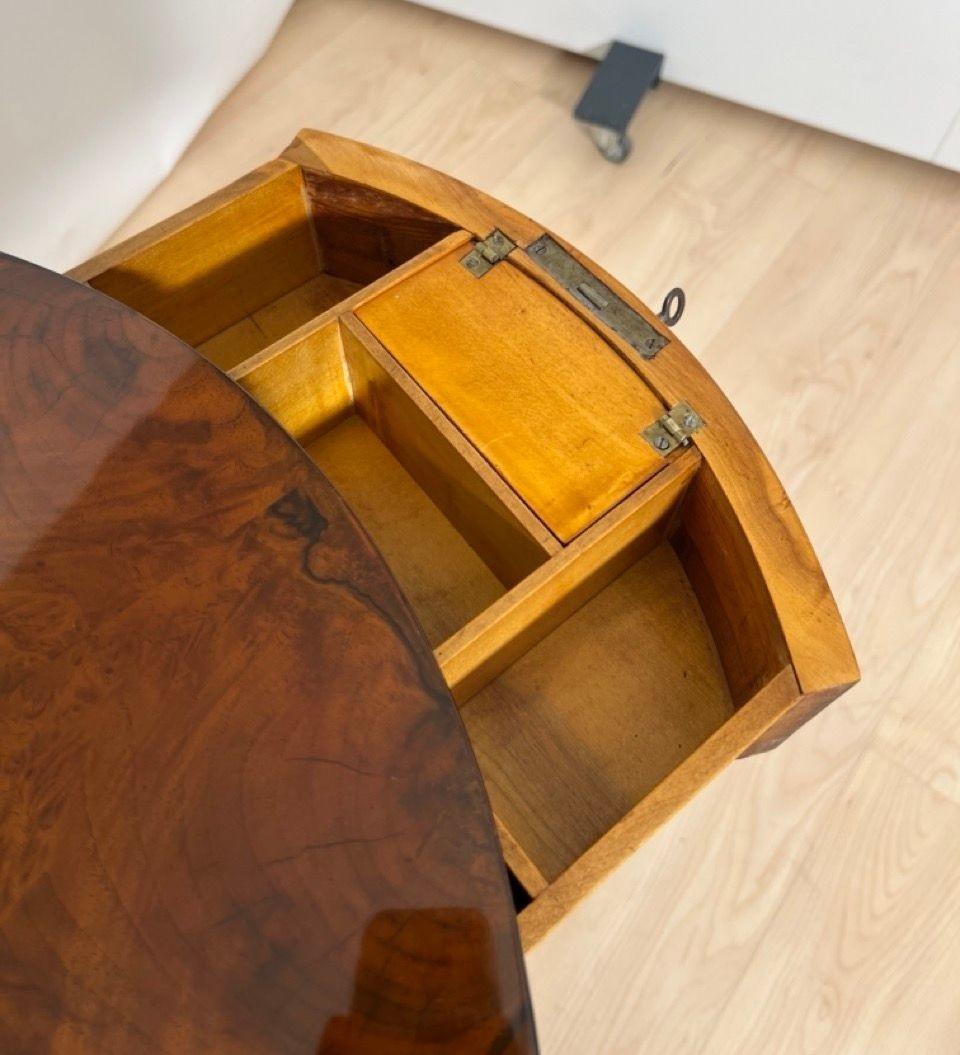Round Biedermeier Sewing Table, Walnut, Ebonized Legs, South Germany circa 1825 For Sale 7