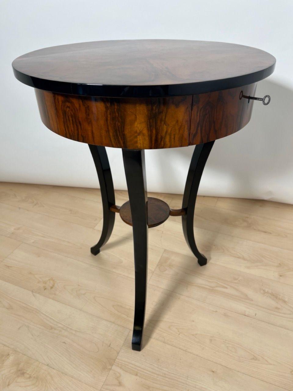 Round Biedermeier Sewing Table, Walnut, Ebonized Legs, South Germany circa 1825 For Sale 8