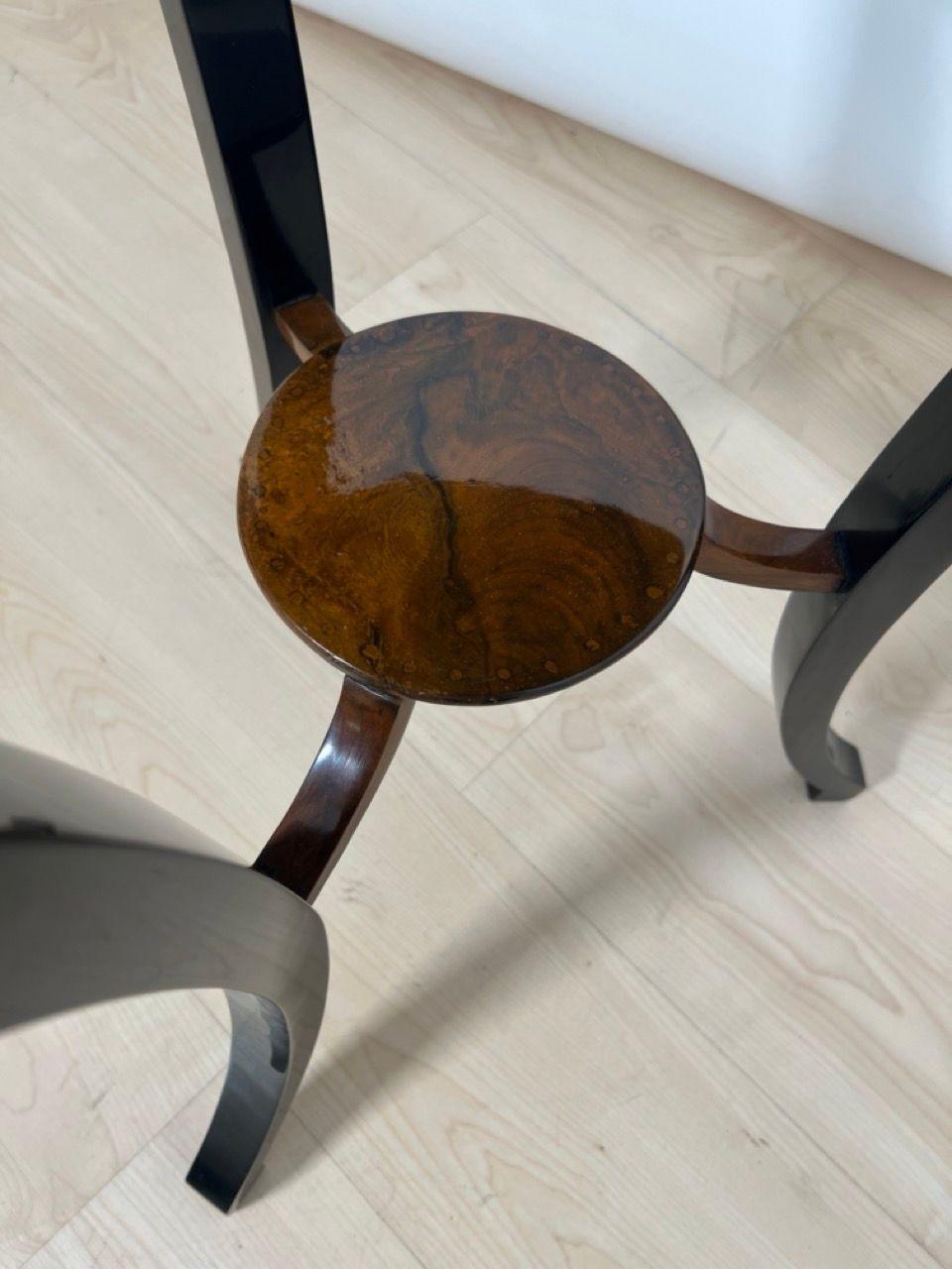 Round Biedermeier Sewing Table, Walnut, Ebonized Legs, South Germany circa 1825 For Sale 10