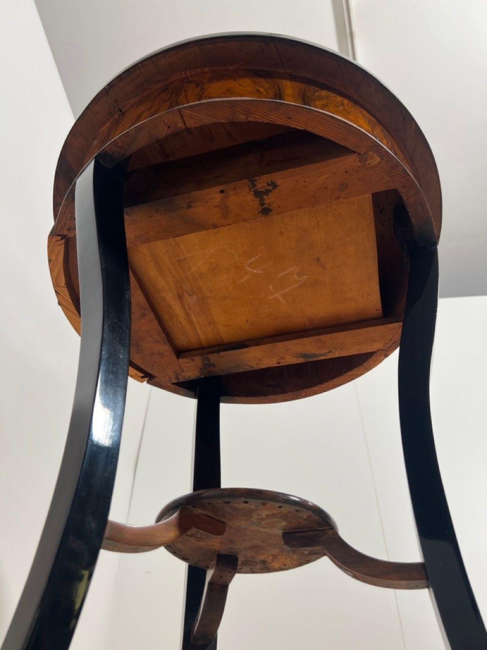 Round Biedermeier Sewing Table, Walnut, Ebonized Legs, South Germany circa 1825 For Sale 14