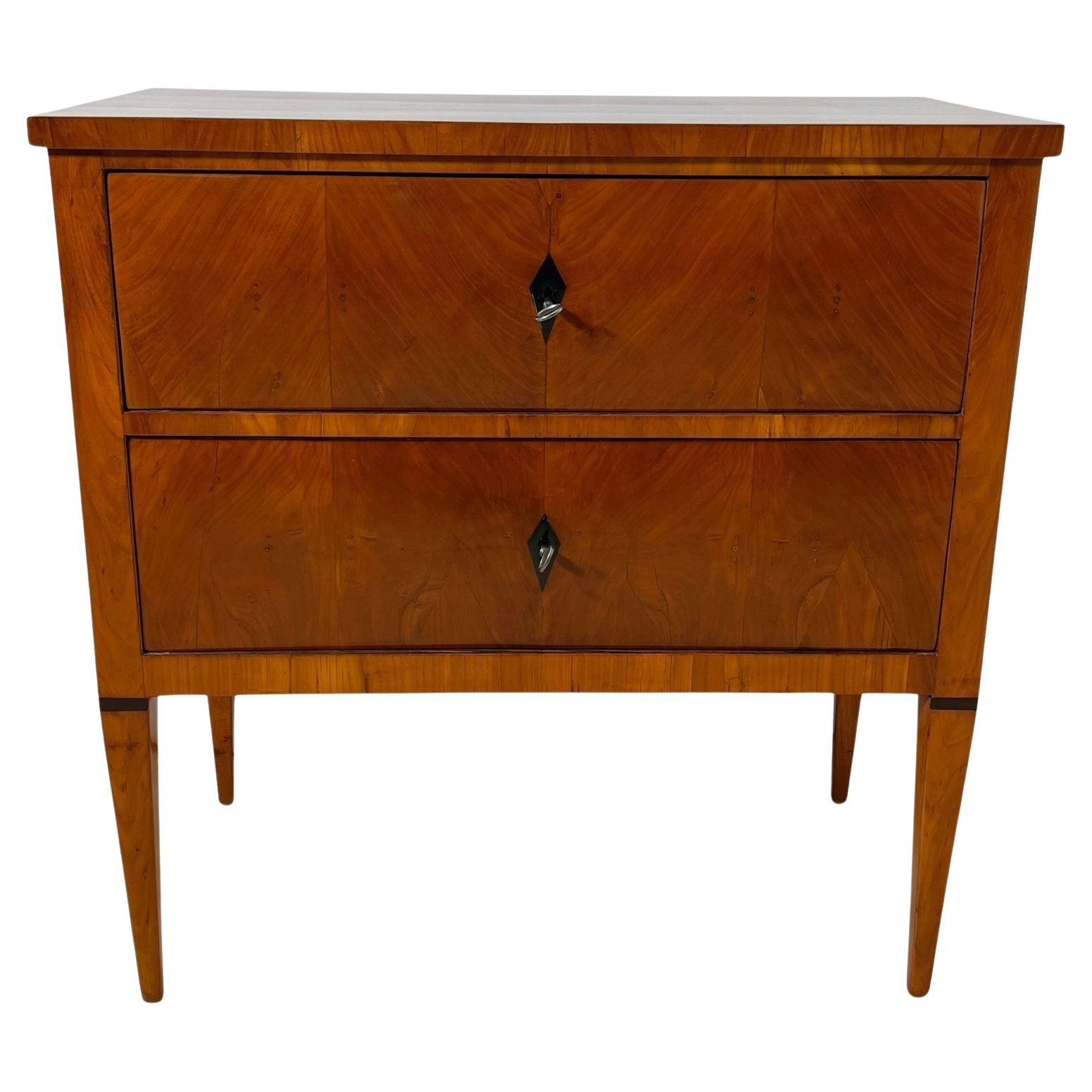 Piccola cassettiera Biedermeier a due cassetti, legno di ciliegio, Germania meridionale, circa 1820