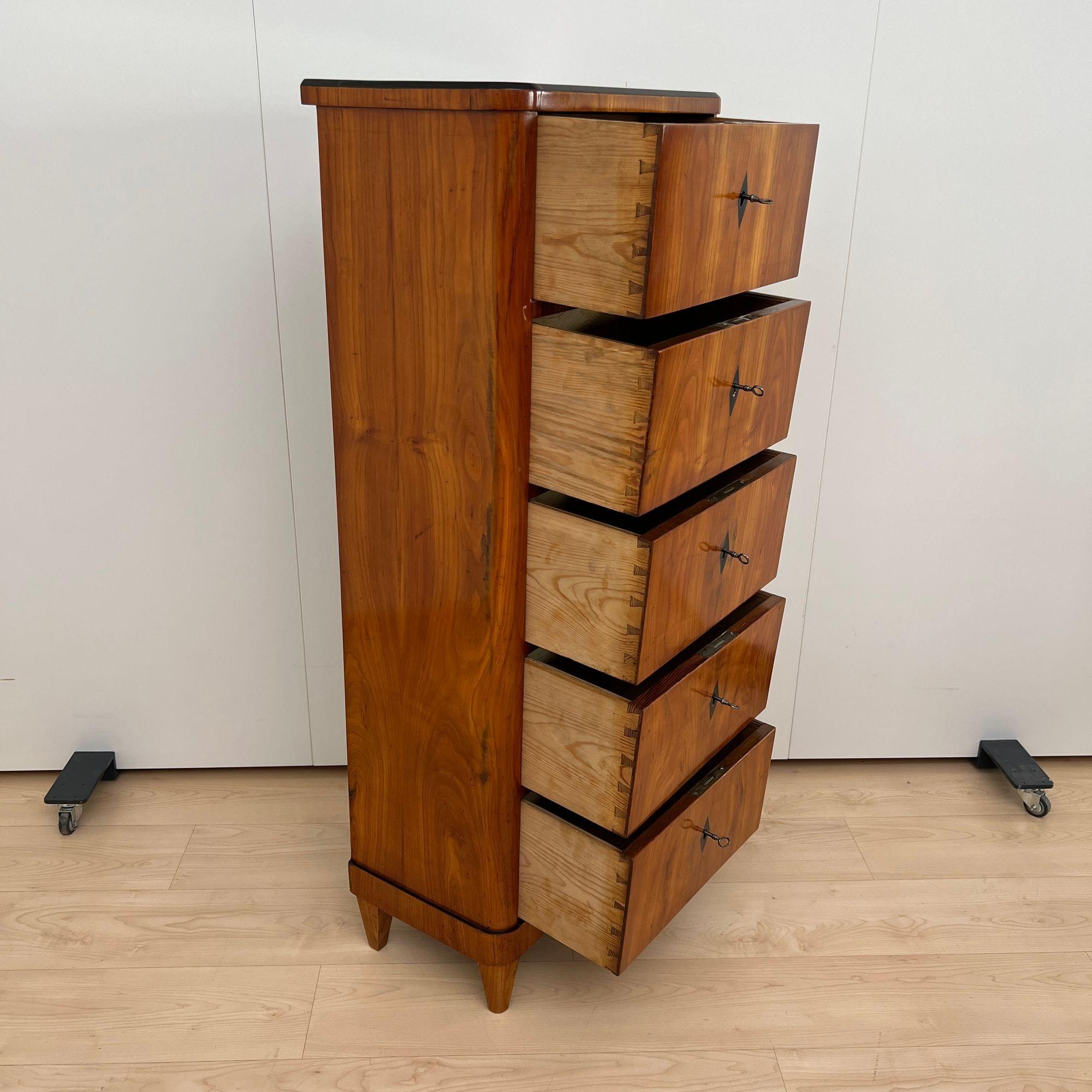 Five Drawer Biedermeier Chiffonier, Cherry Veneer, South Germany circa 1820 In Good Condition For Sale In Regensburg, DE