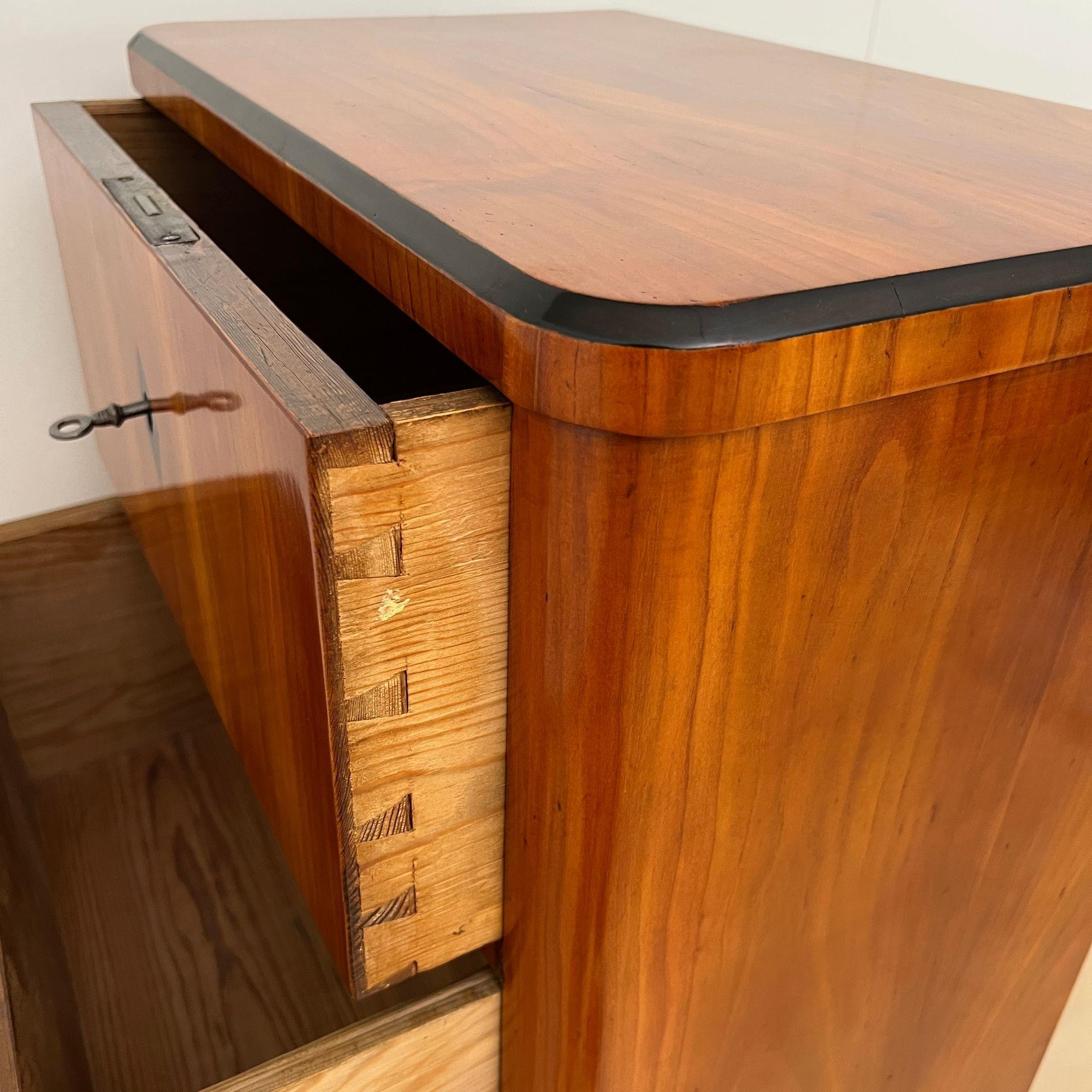 Five Drawer Biedermeier Chiffonier, Cherry Veneer, South Germany circa 1820 For Sale 3