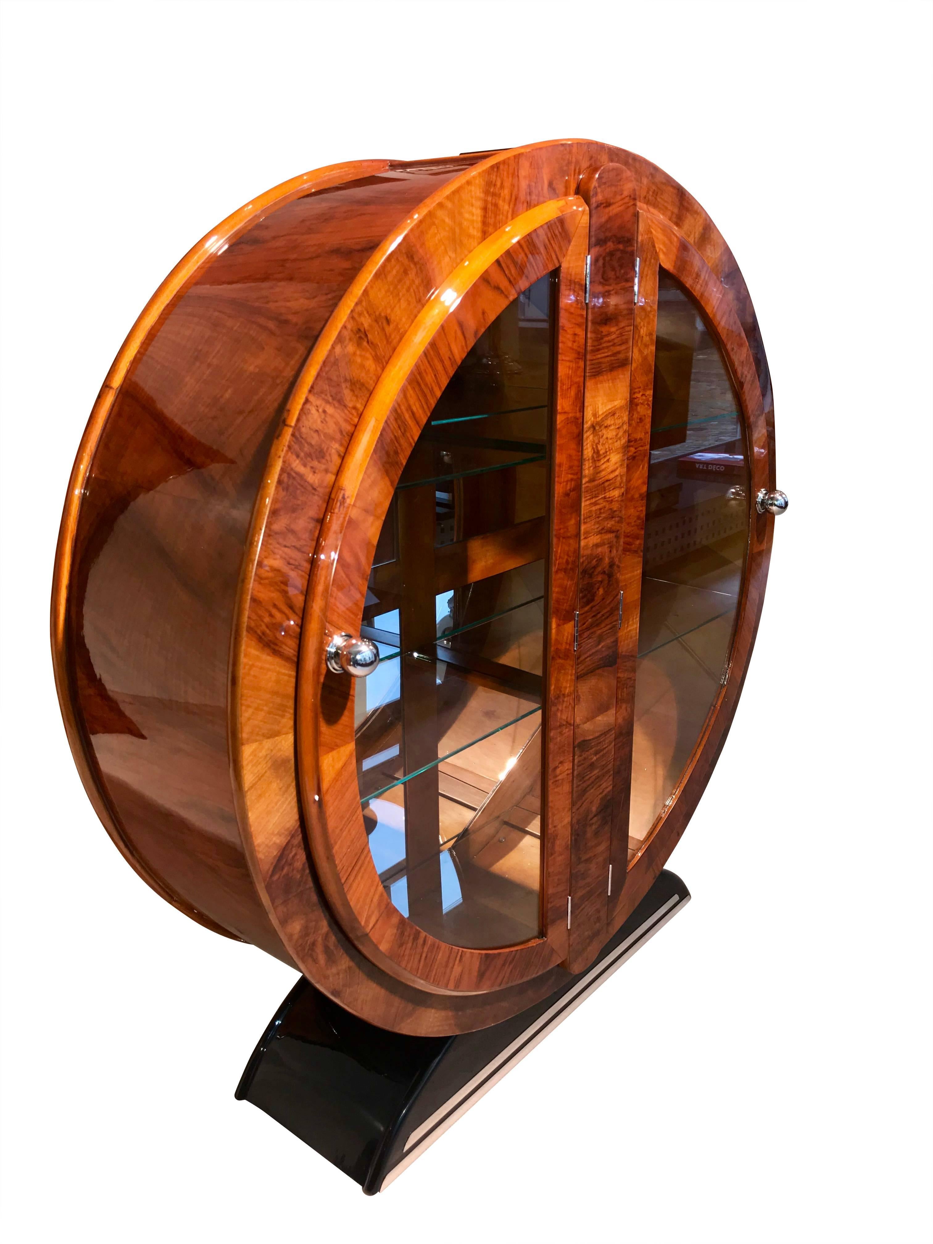 Veneer Art Deco round vitrine, England circa 1930, walnut