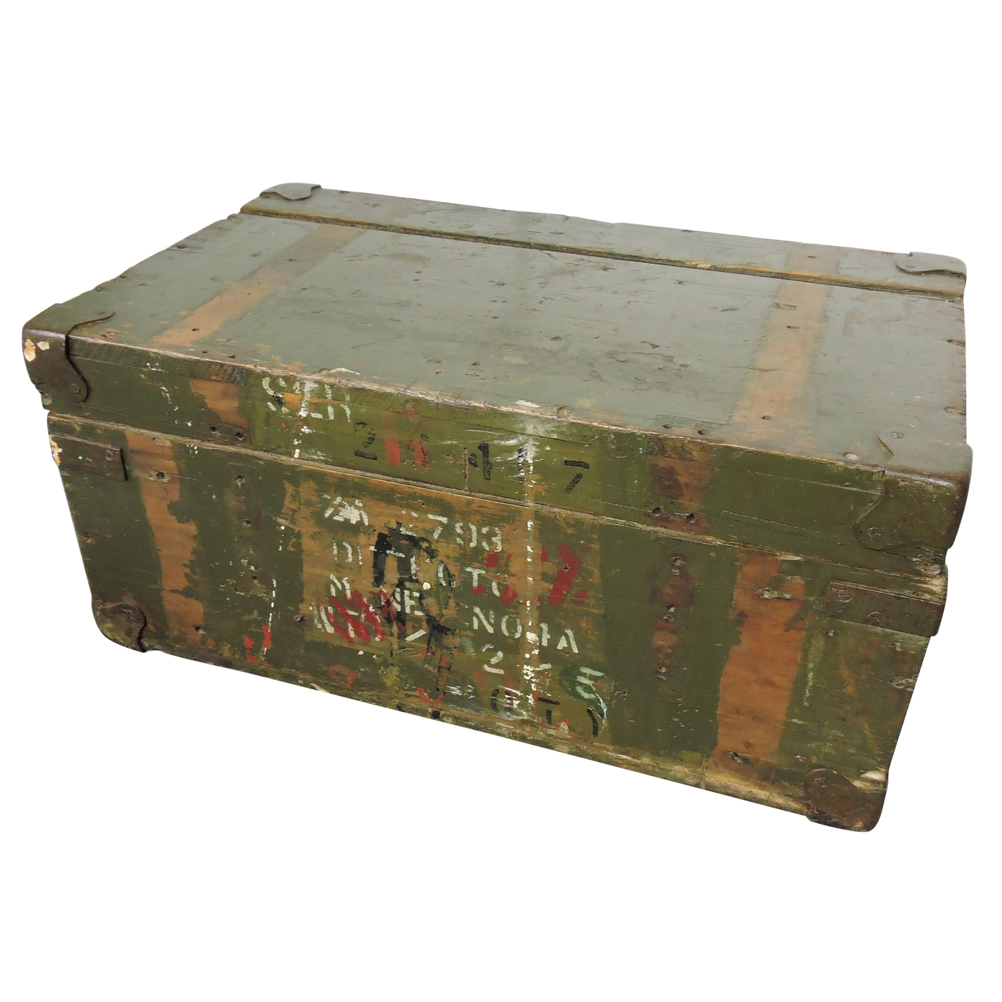 World War II Ammunition Box In Fair Condition In Chesham, GB