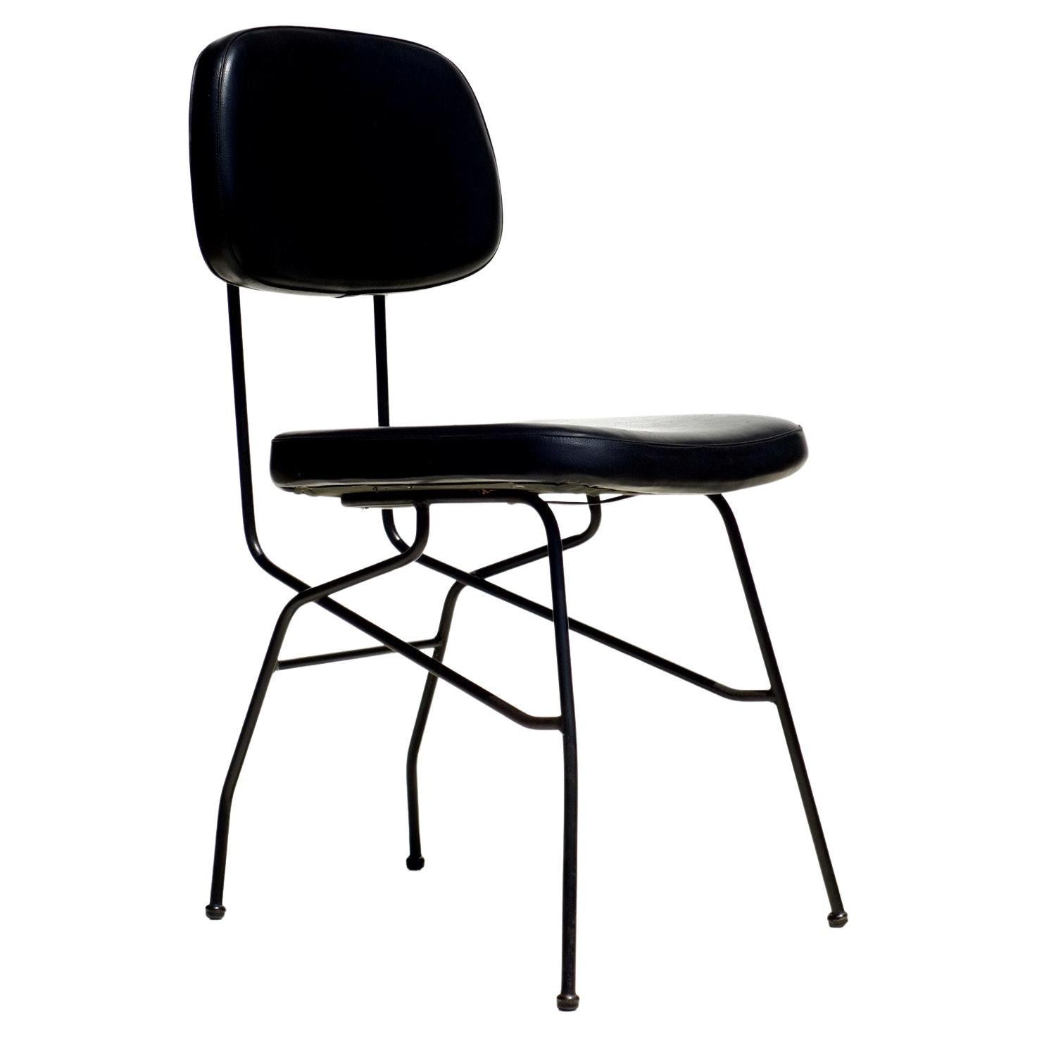 années 1950 par Gastone Rinaldi 
pour RIMA midcentury

Paire de chaises 
le ciel noir et le métal noir.