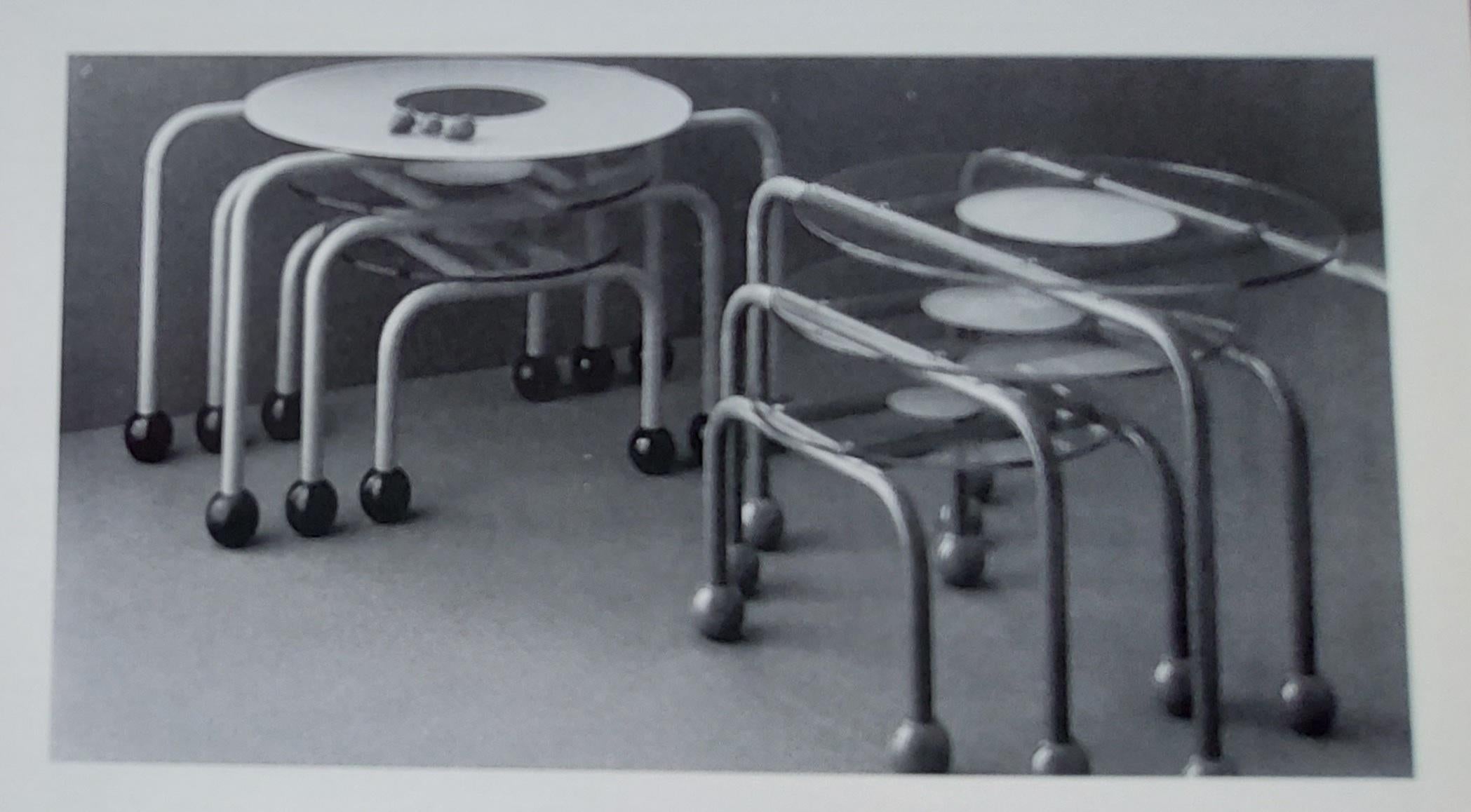 1980er Jahre Nanda Vigo Italienisch Postmodernes Design Blauer Couchtisch Memphis Stil im Zustand „Hervorragend“ im Angebot in Brescia, IT