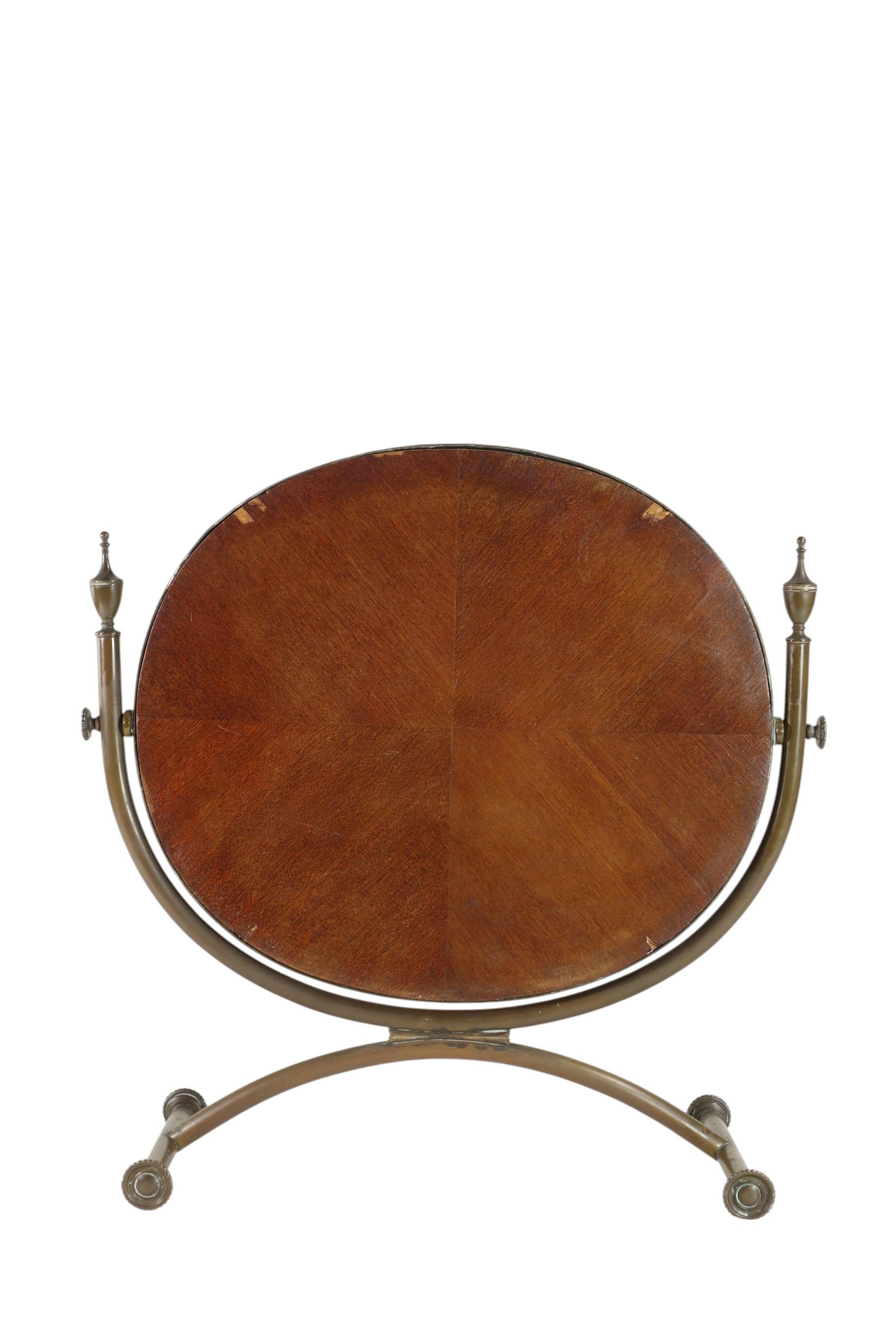 Laiton 1940 Table néoclassique italienne en laiton en vente