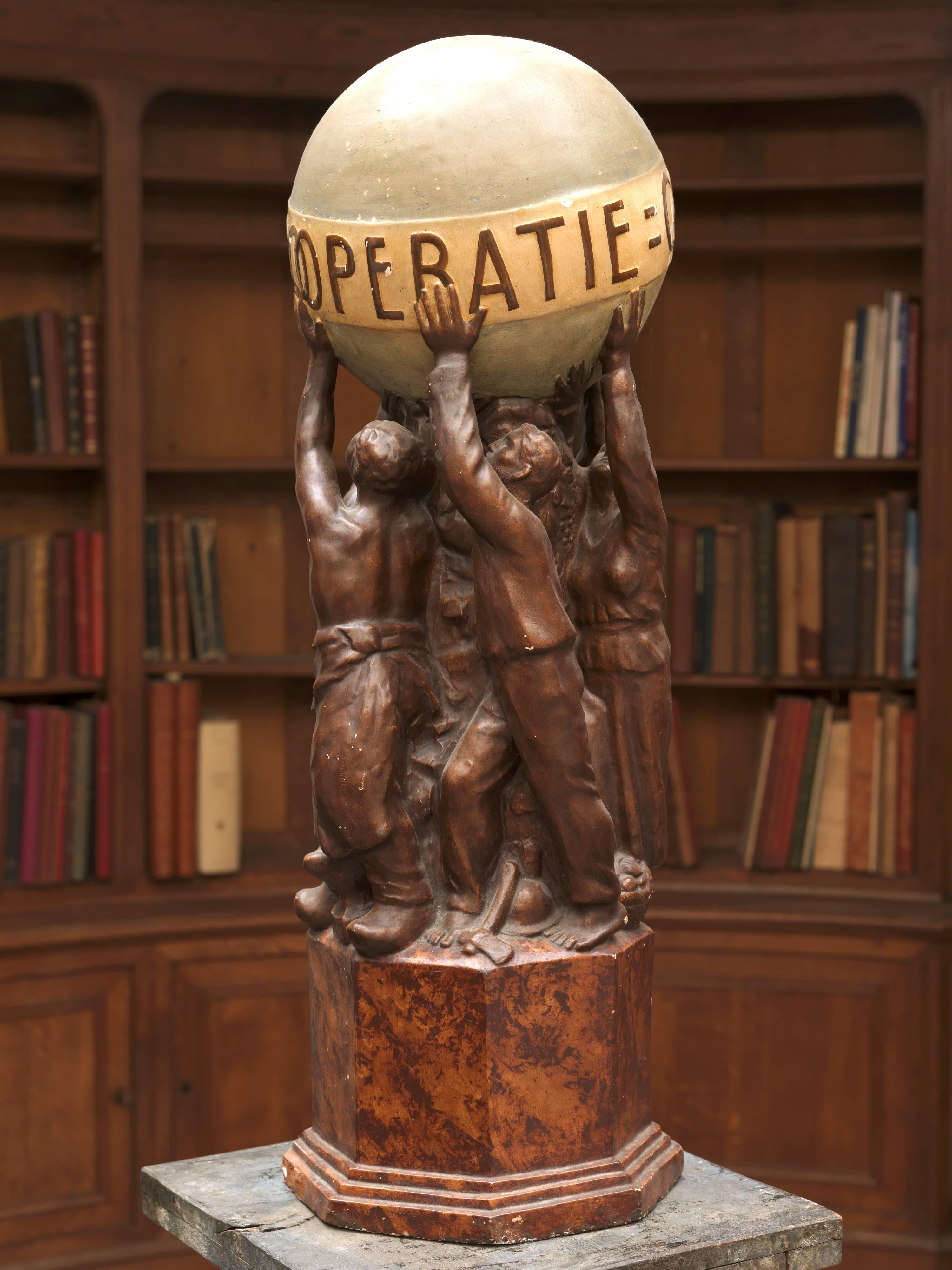 Plaster Model of the Statue Cooperatie by Belgian Sculptor Leon Sarteel, 1924 In Fair Condition In Leuven , BE