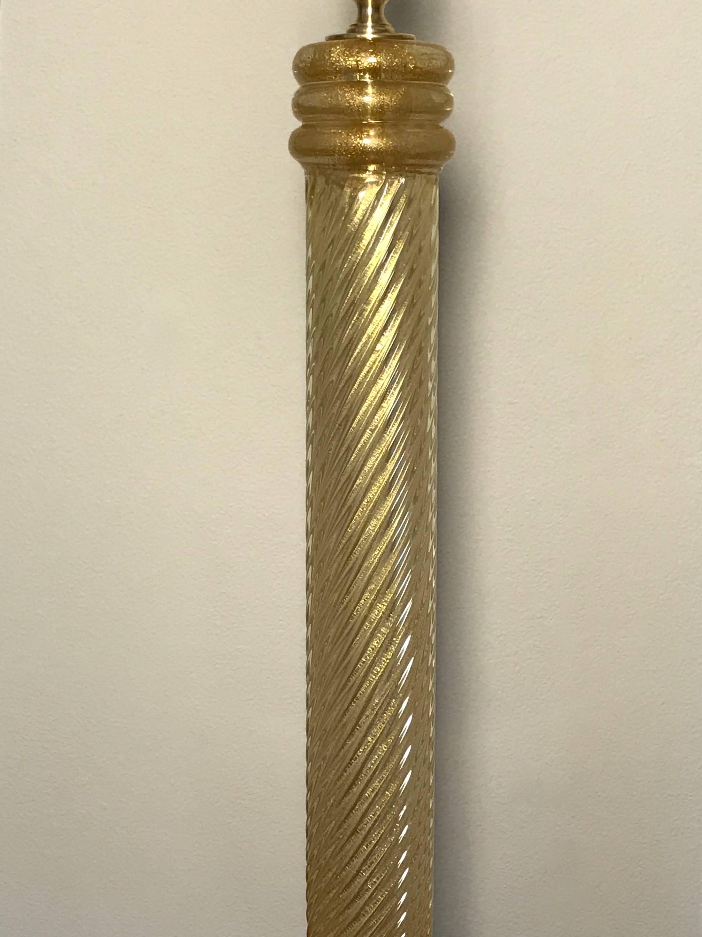 Single Tall Spiral Ribbed Gold and Clear Murano Glass Lamp In Good Condition In Dallas, TX