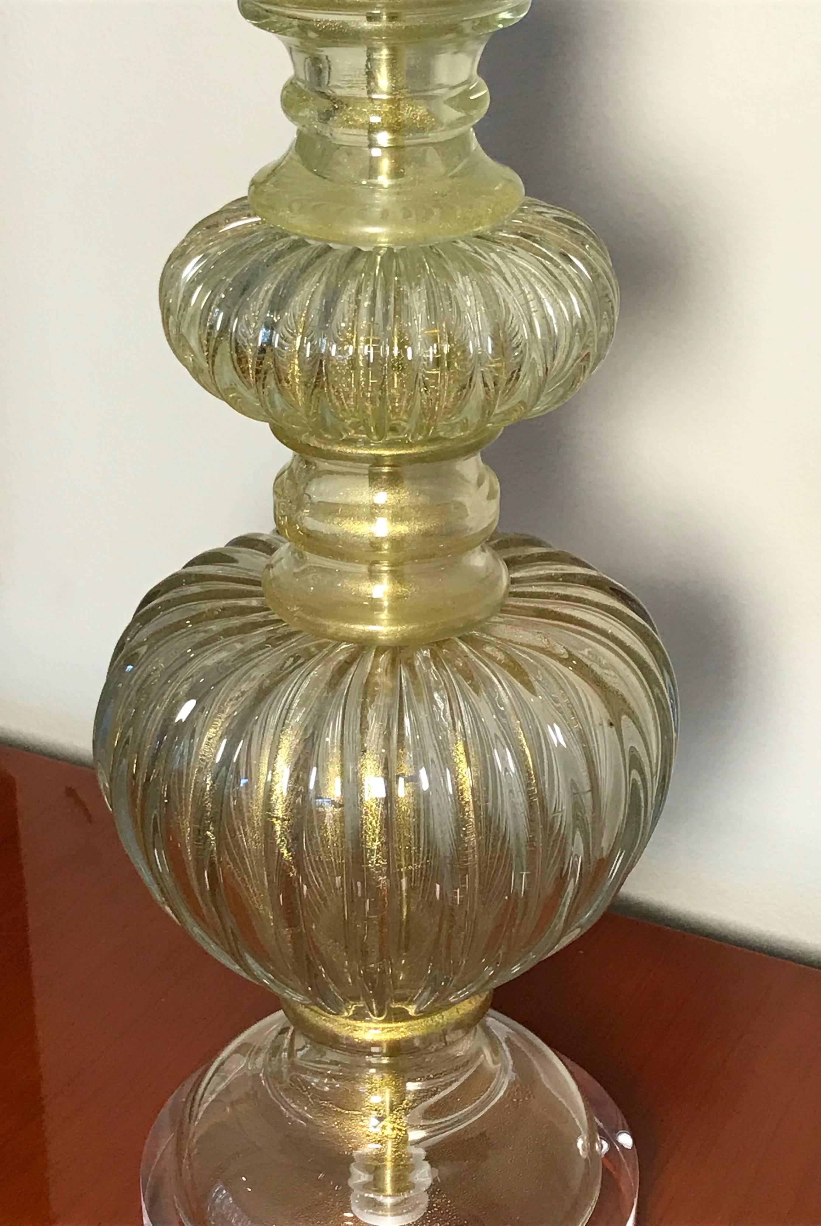 Mid-20th Century Single Clear and Gold Italian Murano Glass Lamp