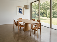 "Maria" dining table in natural wood, rounded edge
