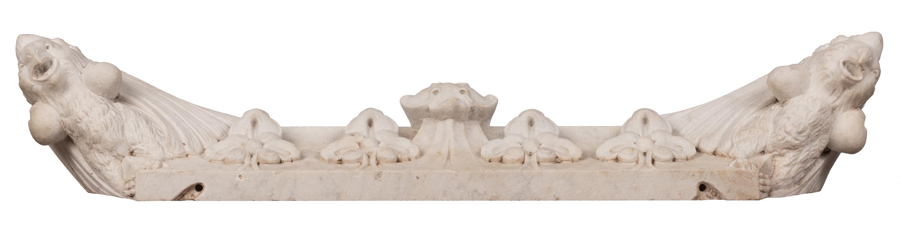 Hand-Carved French Marble Architectural Detail, Door / Window Lintel, with Birds In Good Condition For Sale In Madrid, ES