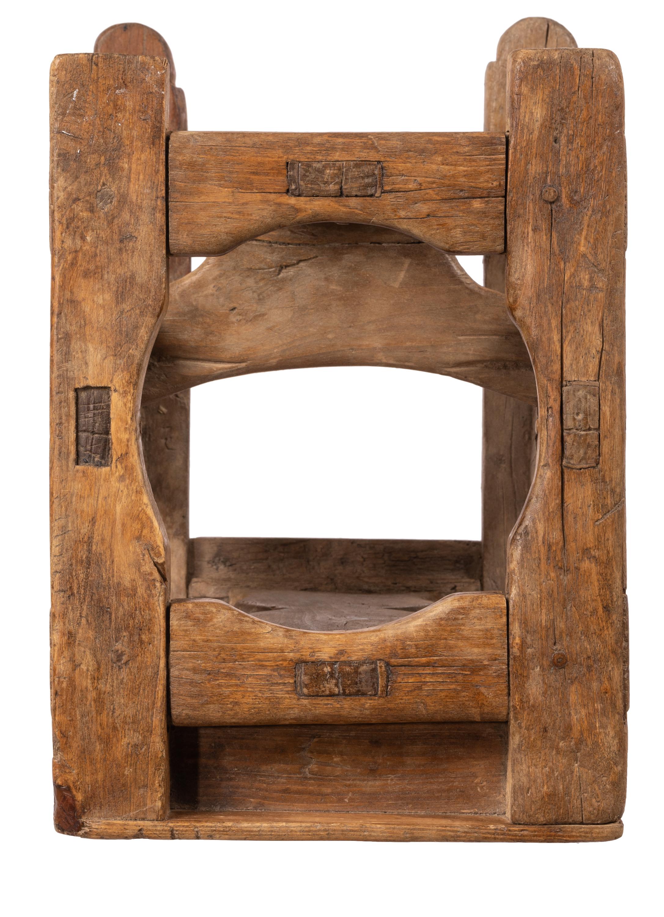 20ième siècle Ancien siège de bébé ou trotteur espagnol 