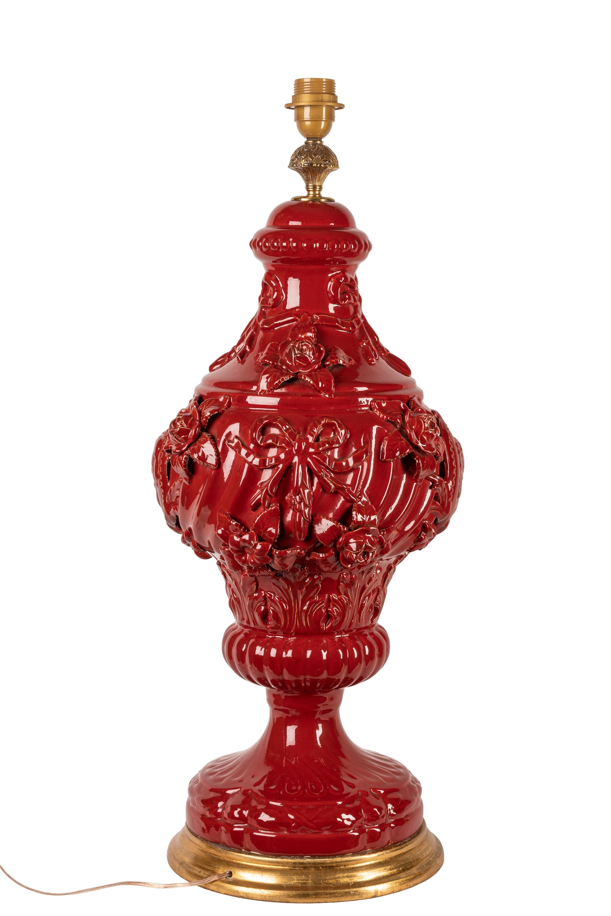 Mid-Century Modern Grande lampe de table vintage du milieu du siècle en céramique espagnole, glaçure rouge vif, Manises en vente