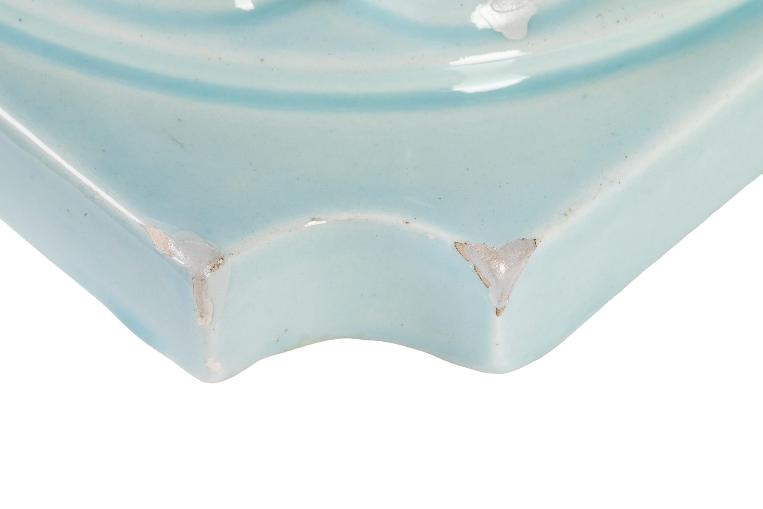 Grande lampe de table en céramique espagnole du milieu du siècle, glaçure bleu aquatique, néoclassique en vente 1