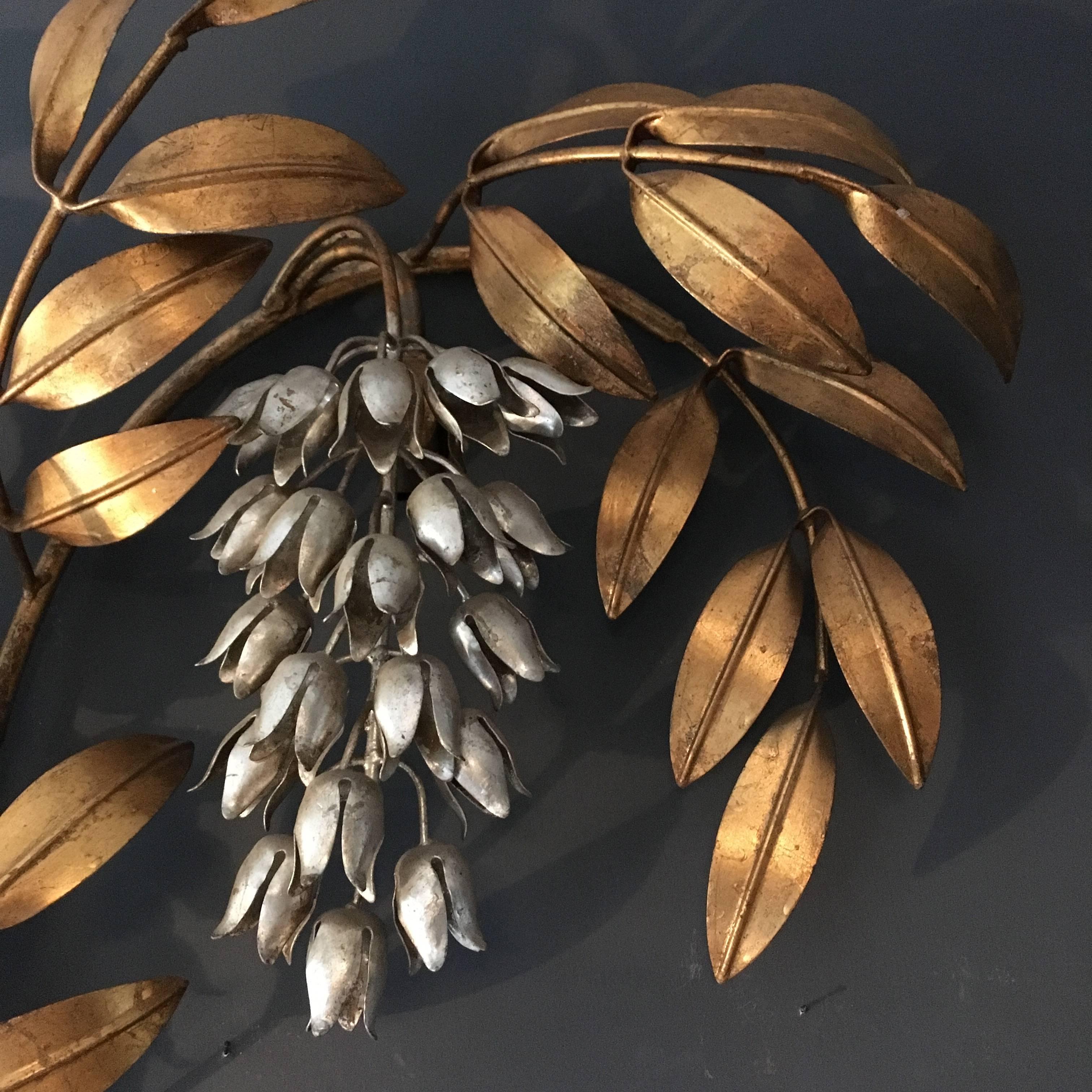 Huge Hans Kogl Palm wall light, circa 1970s, Germany

Gold-plated metal

Large gold leaved branches with hanging silver flowers

1970s Hans Kogl, Germany

Measures: 78cm height
84cm width
18cm depth.