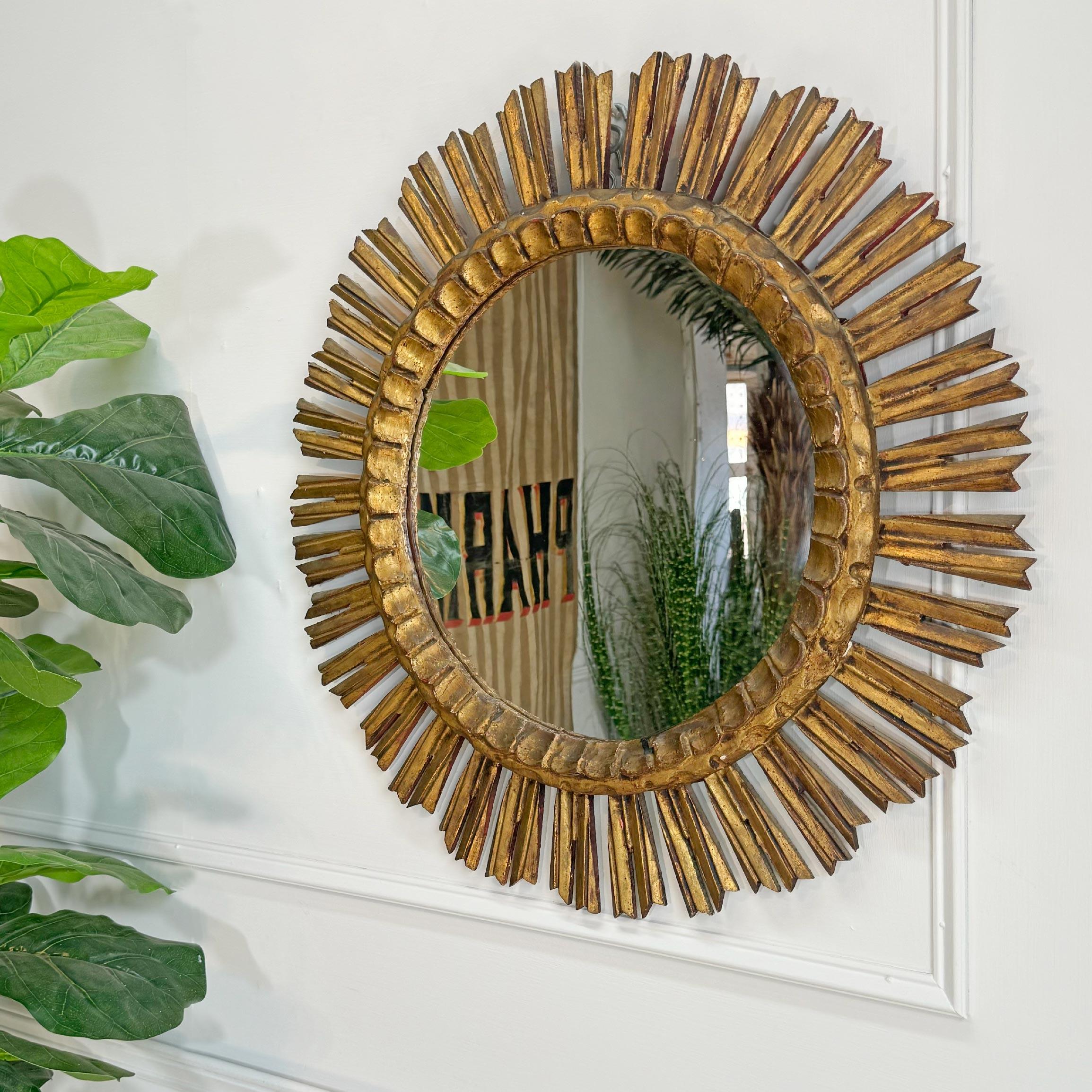 20ième siècle Miroir en bois doré en forme de soleil Circa 1900 en vente