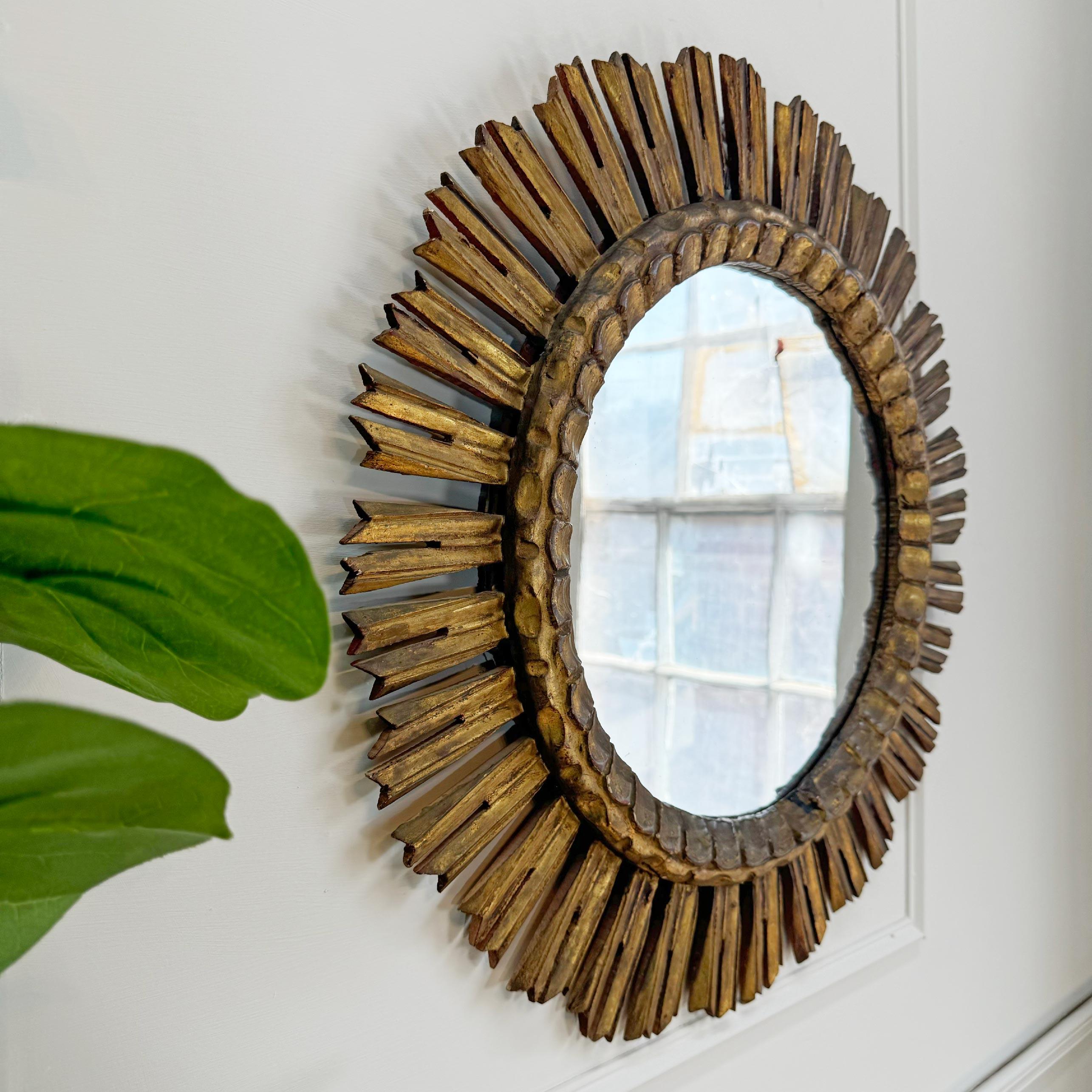 Miroir en bois doré en forme de soleil Circa 1900 en vente 1