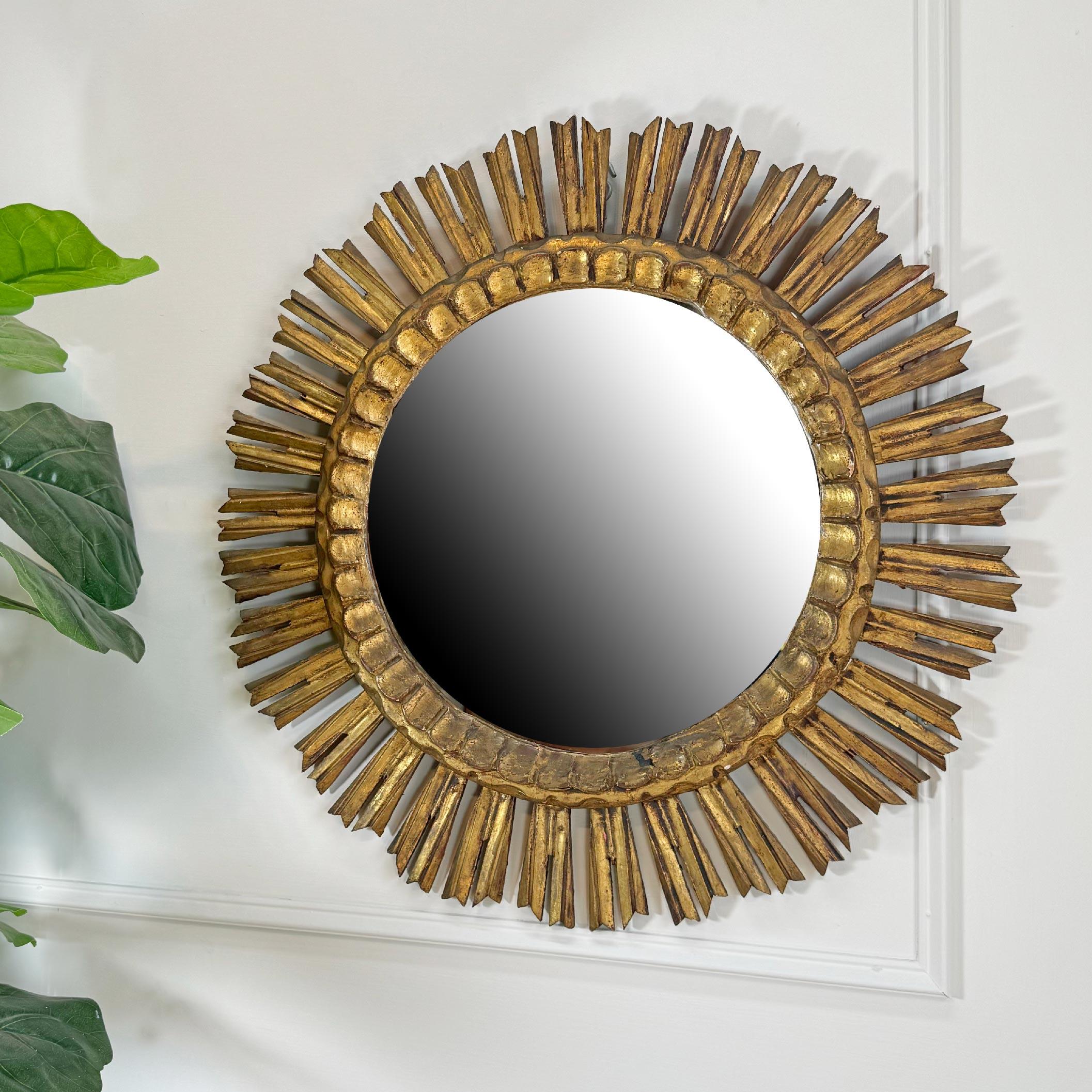 Fait main Miroir en bois doré en forme de soleil Circa 1900 en vente
