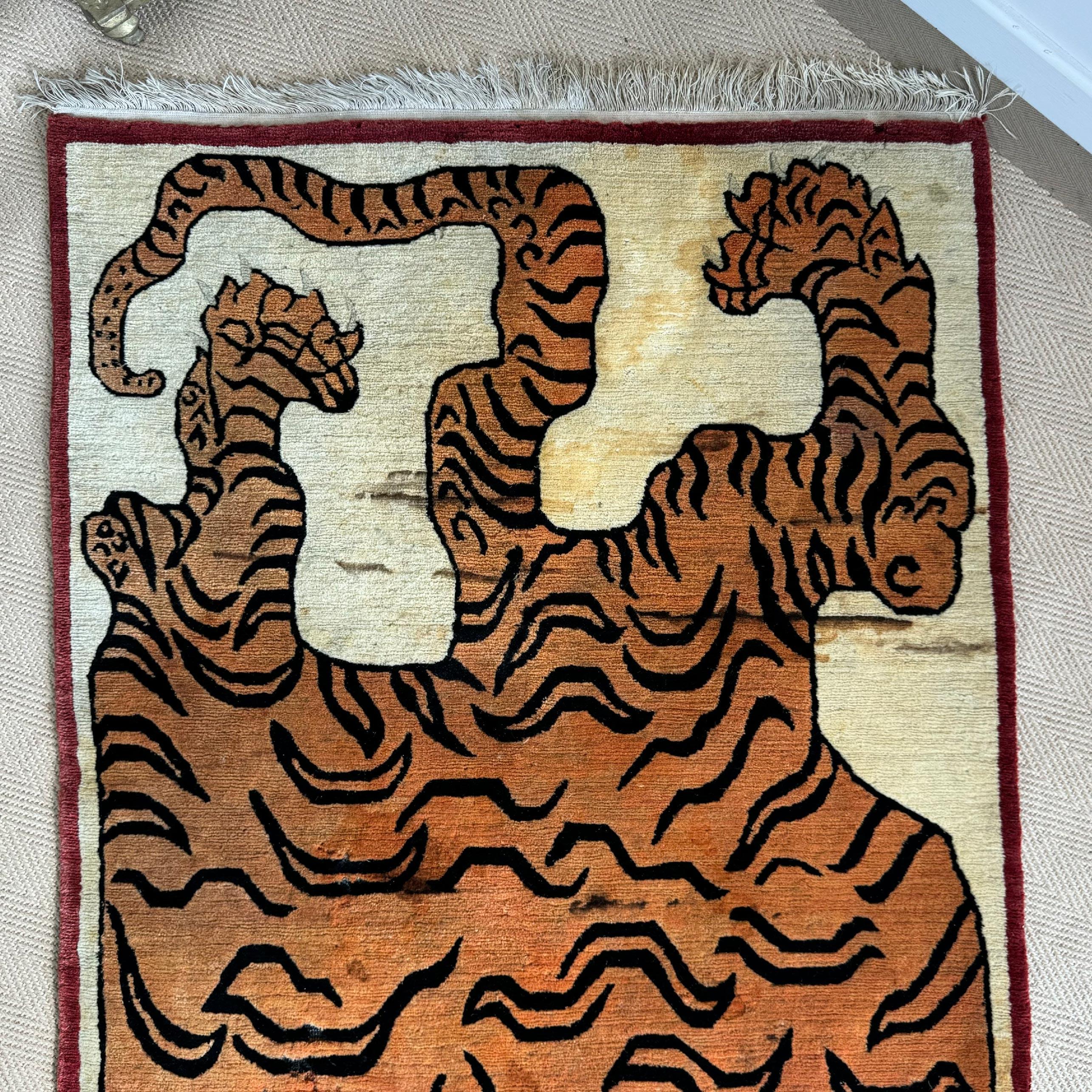 20ième siècle Tapis tigré tibétain en laine tissé à la main, années 1950 en vente