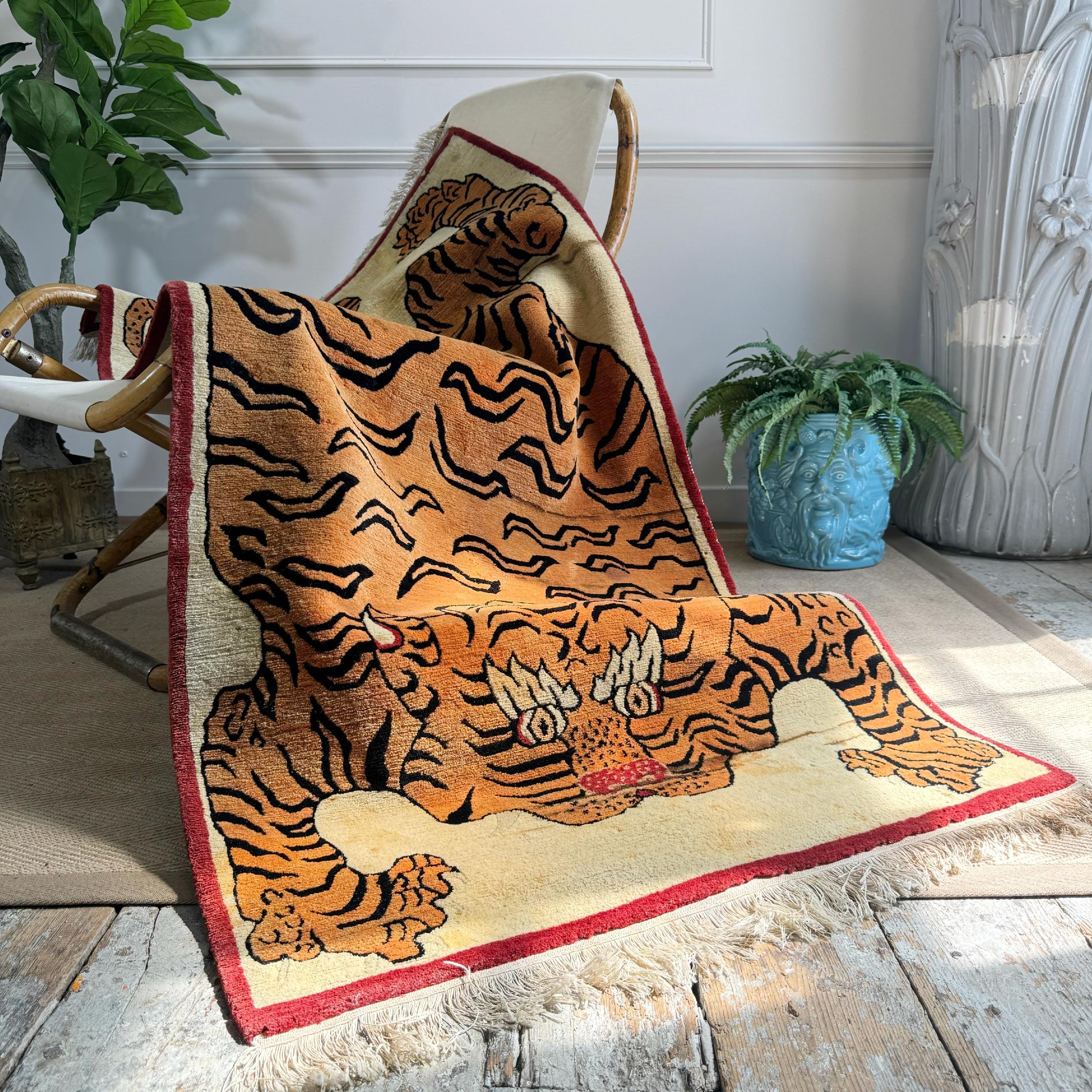 Tibétain Tapis tigré tibétain en laine tissé à la main, années 1950 en vente