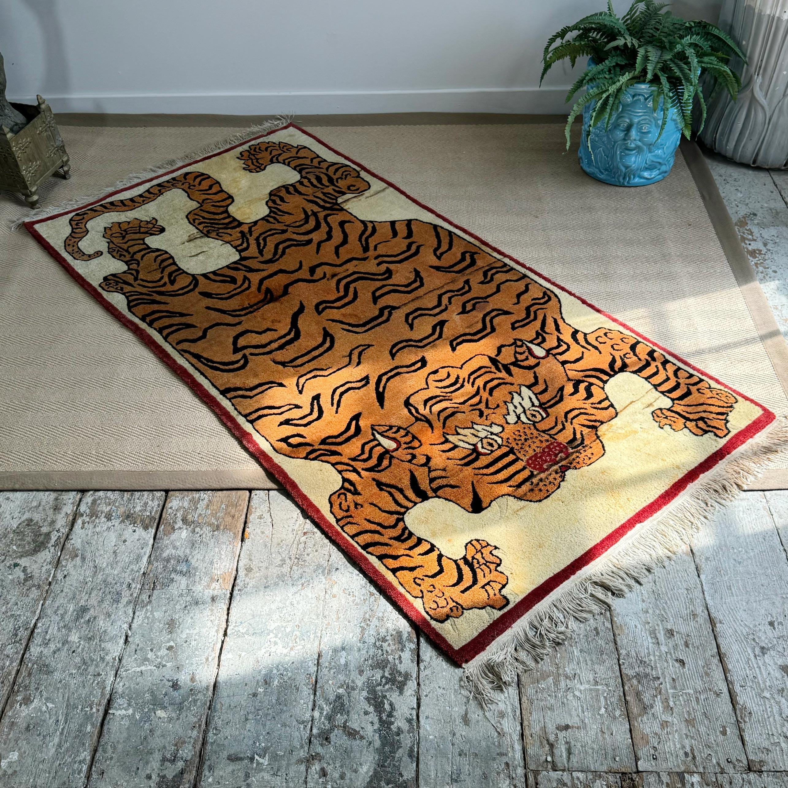 Tapis tigré tibétain en laine tissé à la main, années 1950 en vente 5